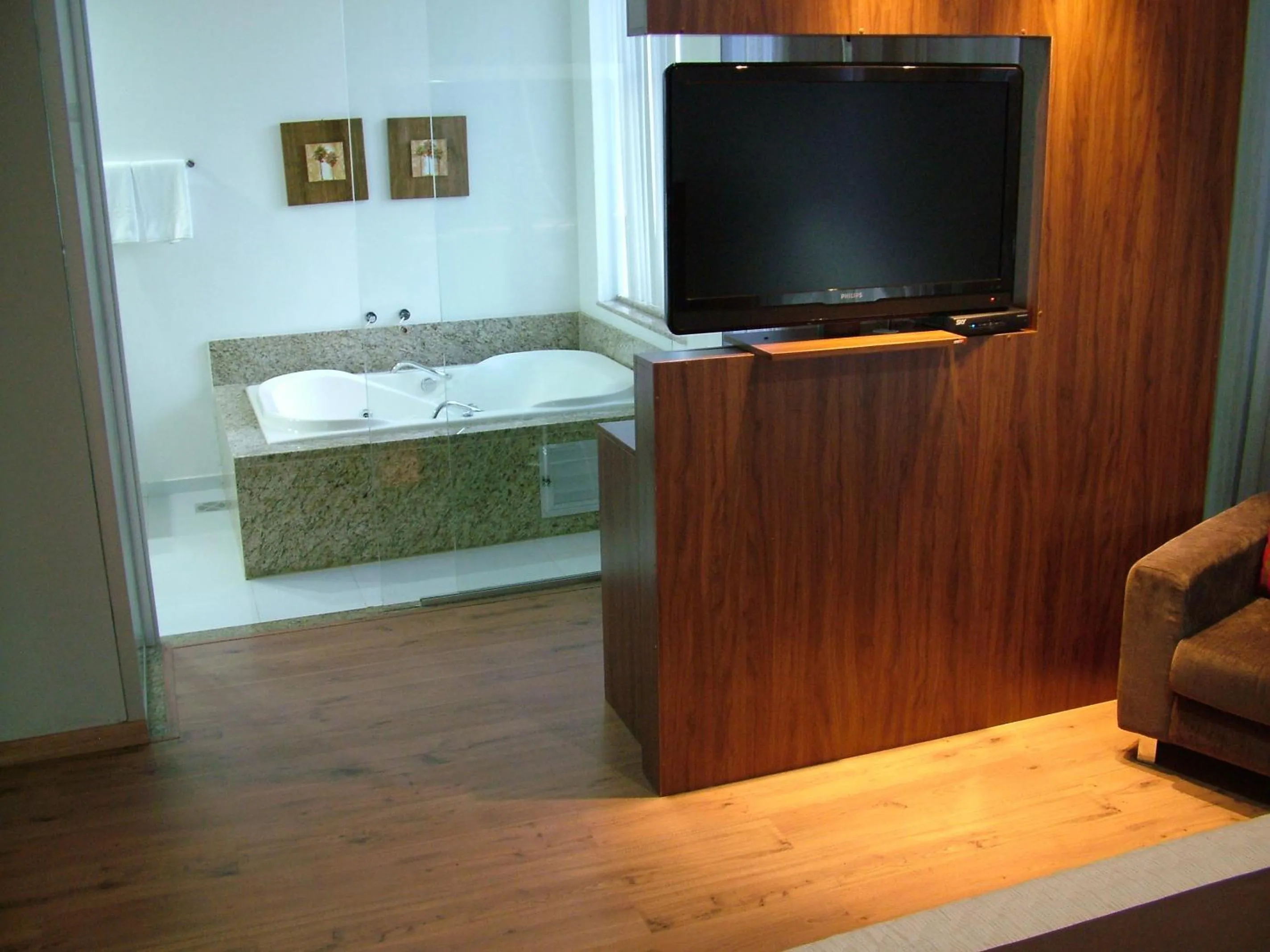 TV and multimedia in Hotel Porto Madeira