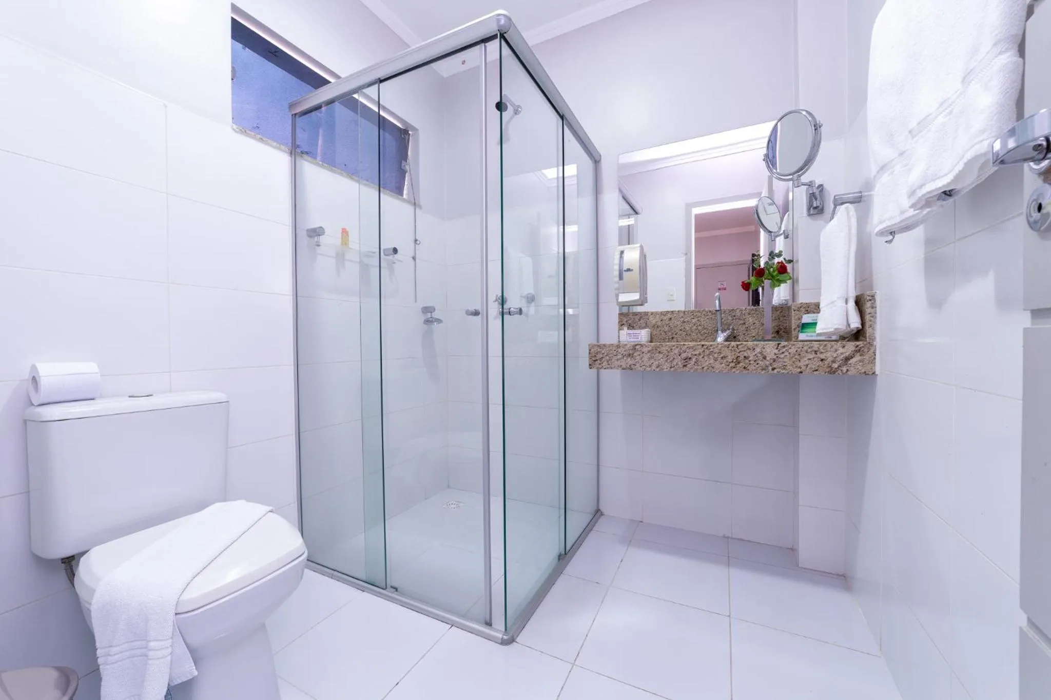 Shower in Hotel Porto Madeira