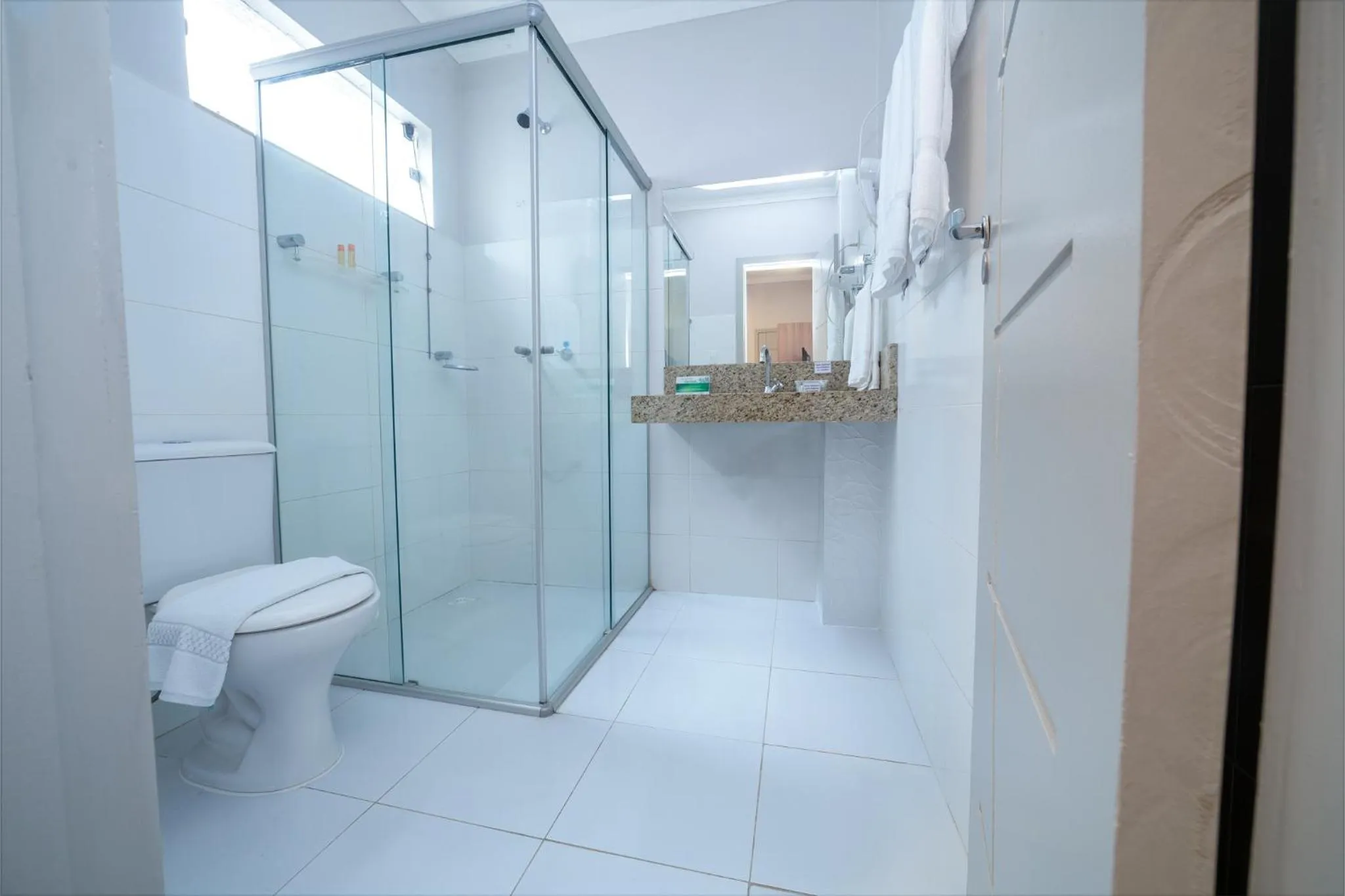 Shower in Hotel Porto Madeira