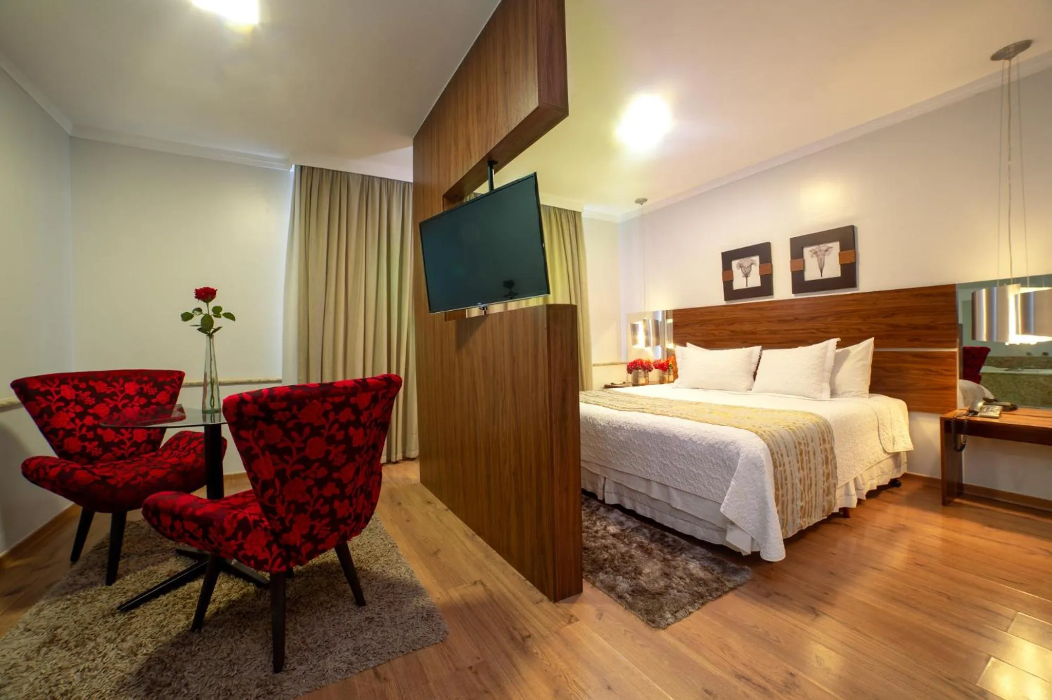 Communal lounge/ TV room, Bed in Hotel Porto Madeira