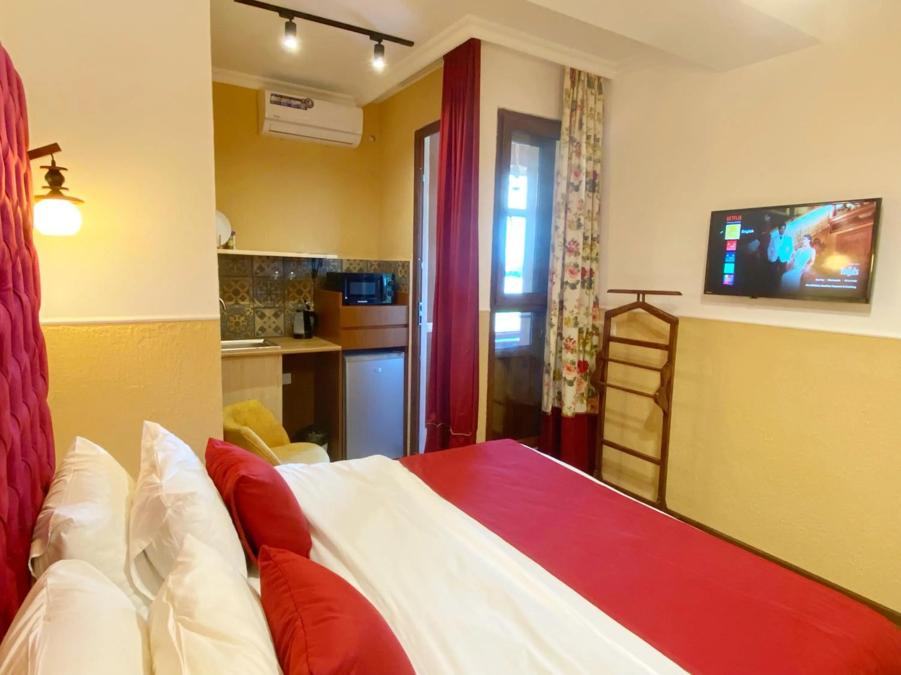 TV and multimedia, Bed in Hotel Orange Kutaisi