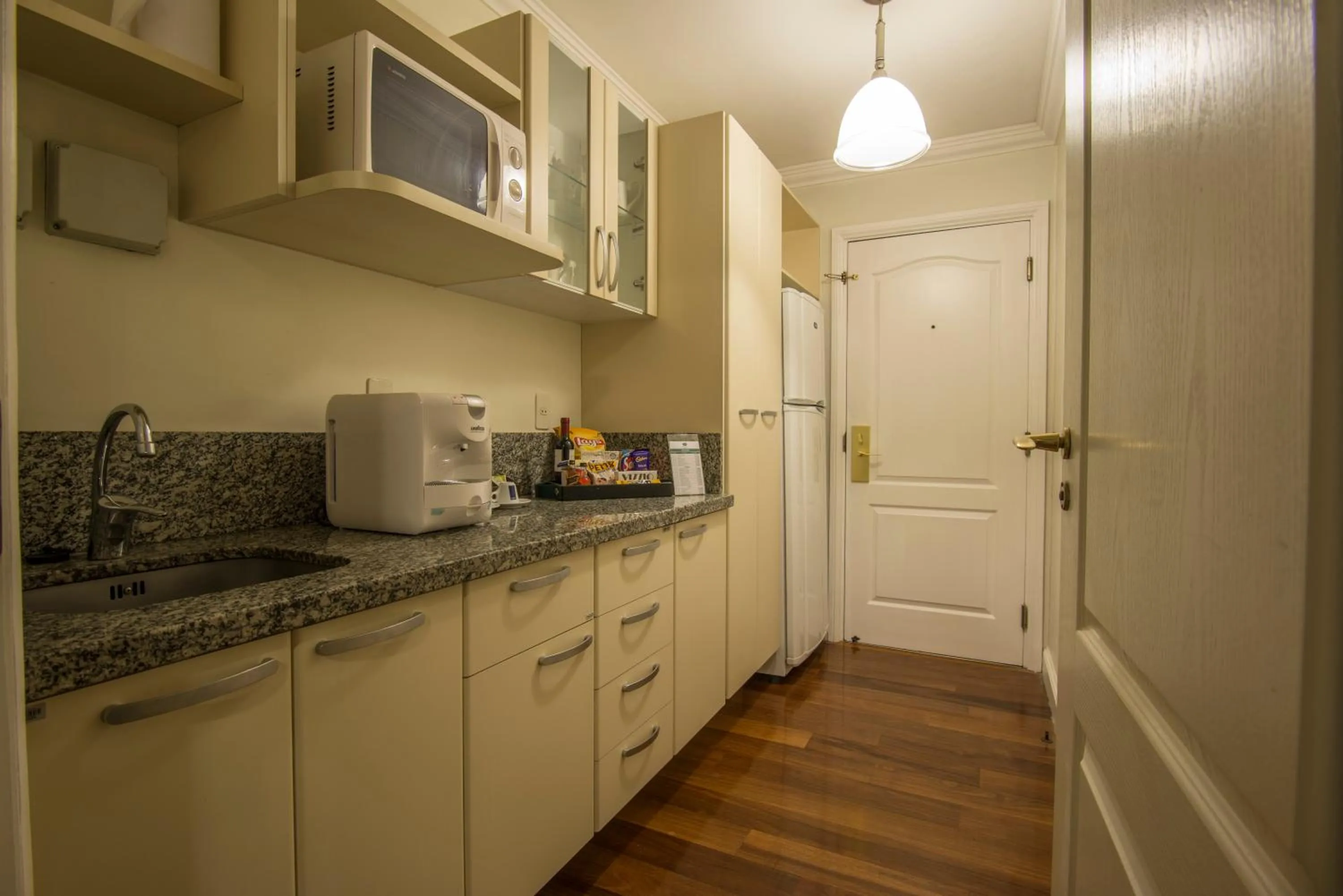 Kitchen or kitchenette in Hotel Villa Morra Suites