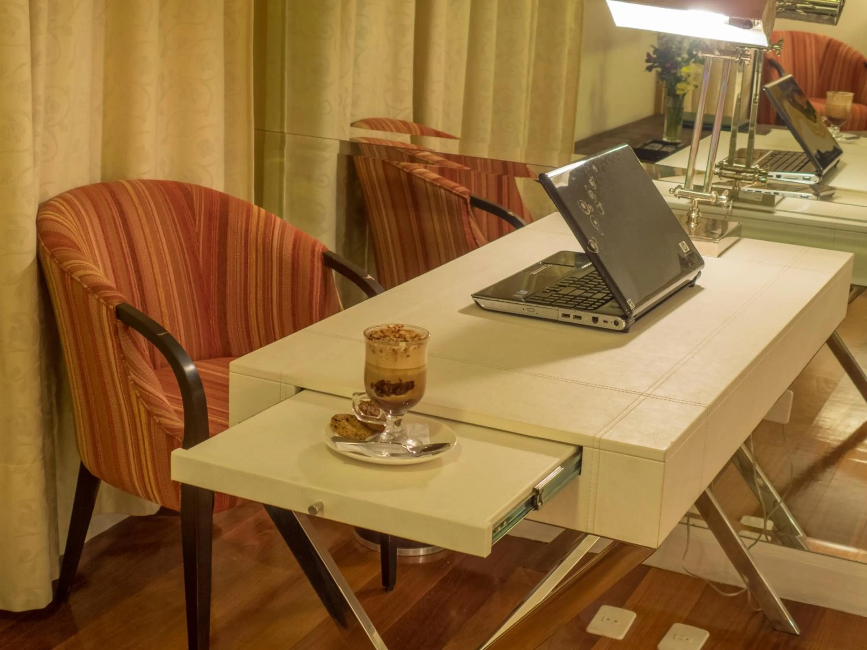 Seating area in Hotel Villa Morra Suites