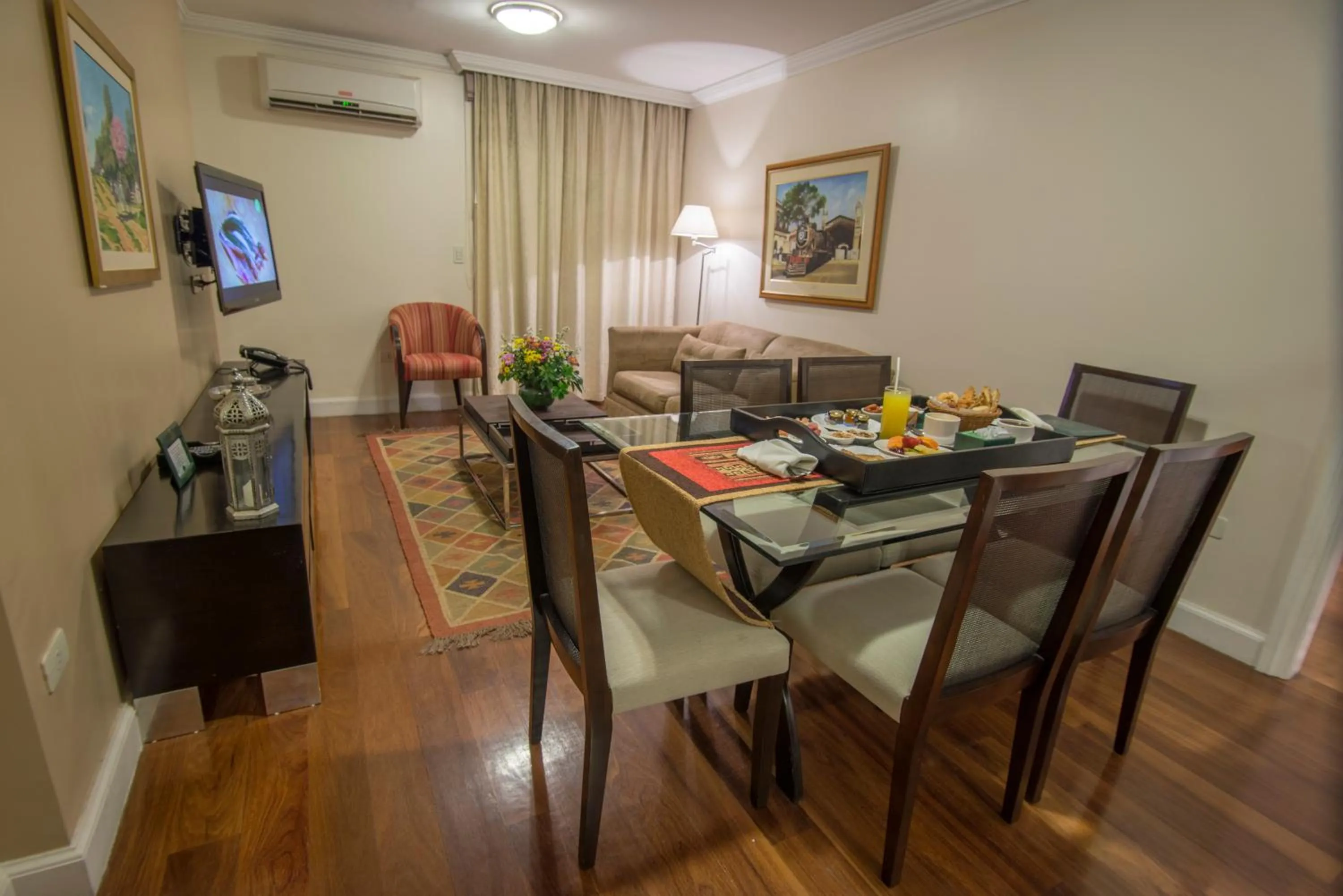 Dining area in Hotel Villa Morra Suites