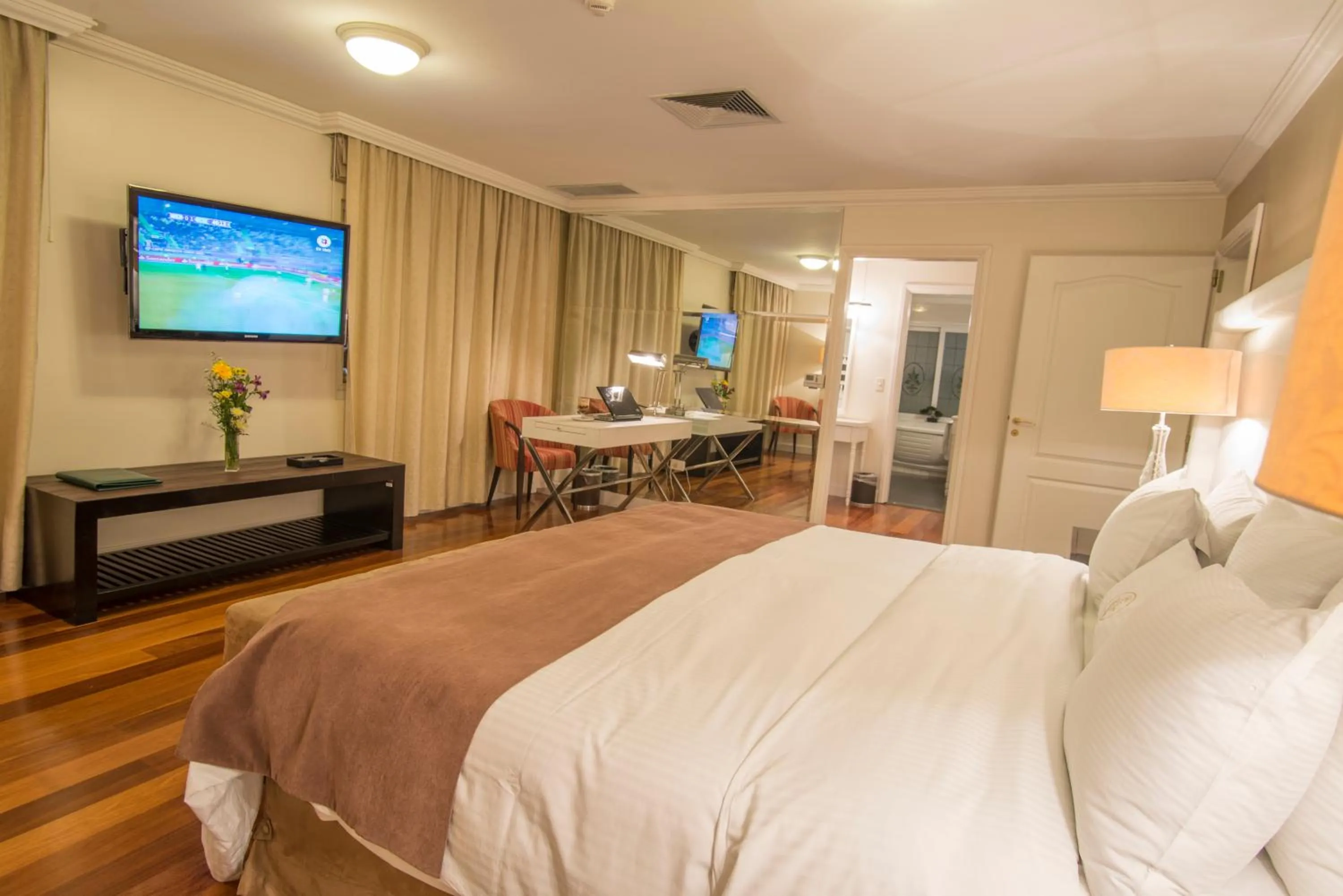 Bed in Hotel Villa Morra Suites