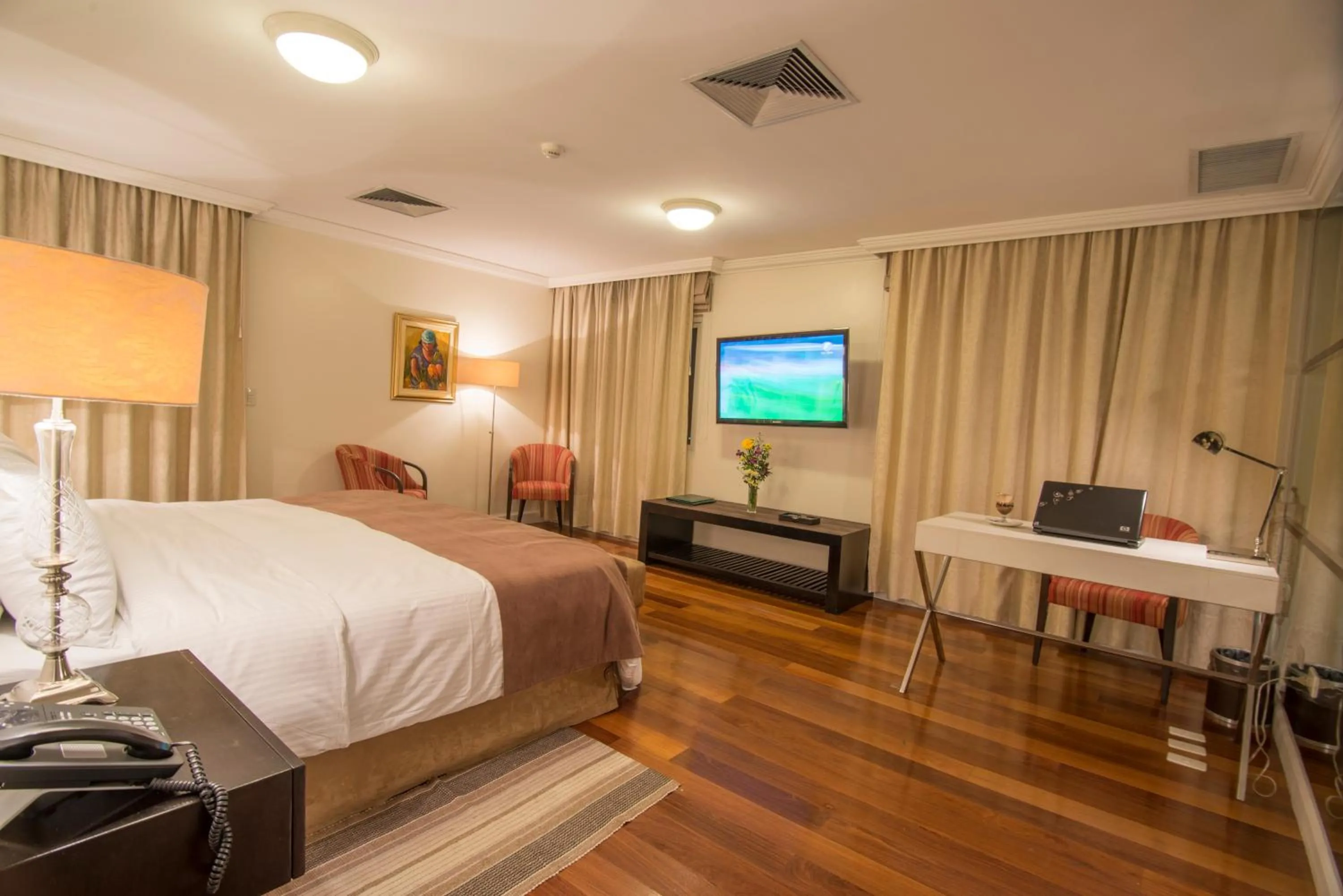 Bedroom, Bed in Hotel Villa Morra Suites