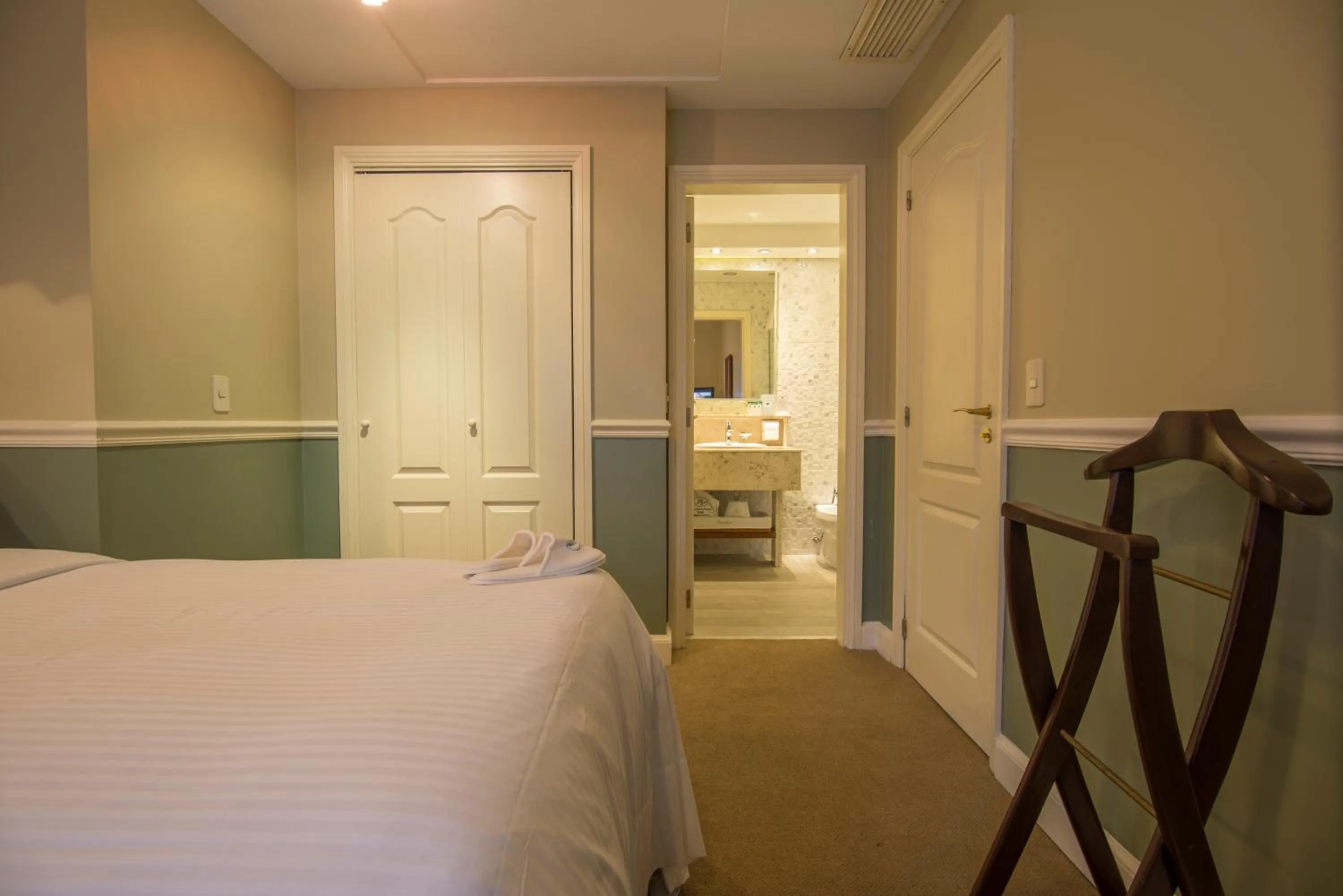 Decorative detail, Bed in Hotel Villa Morra Suites