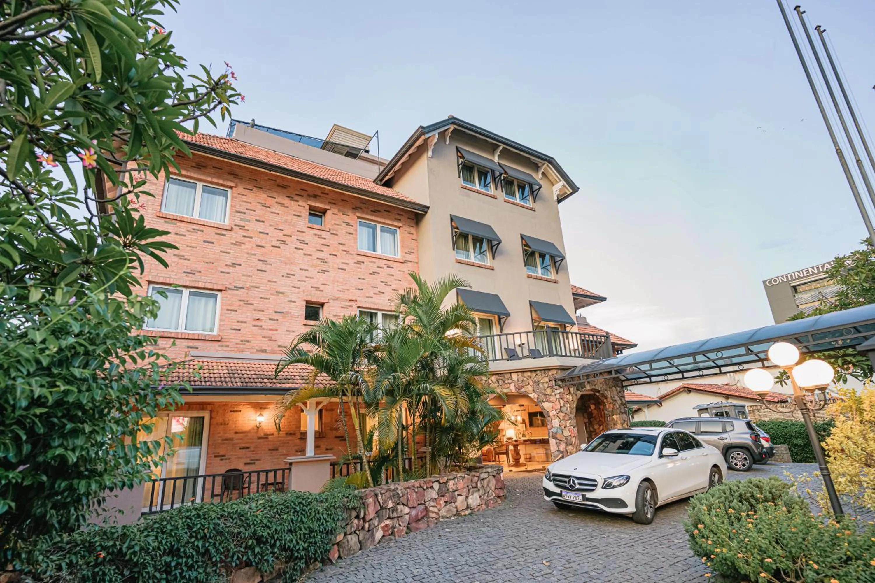 Property building in Hotel Villa Morra Suites