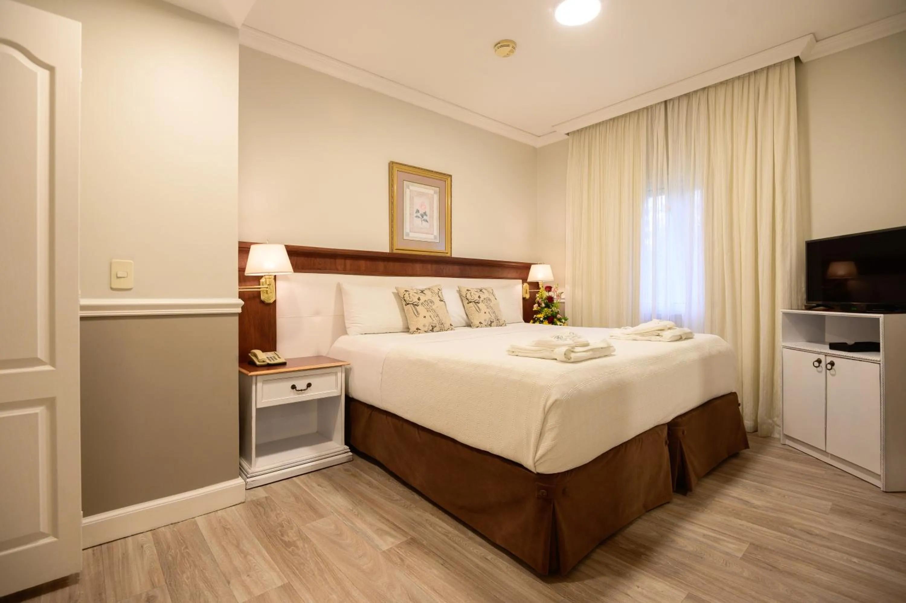 Bedroom, Bed in Hotel Villa Morra Suites