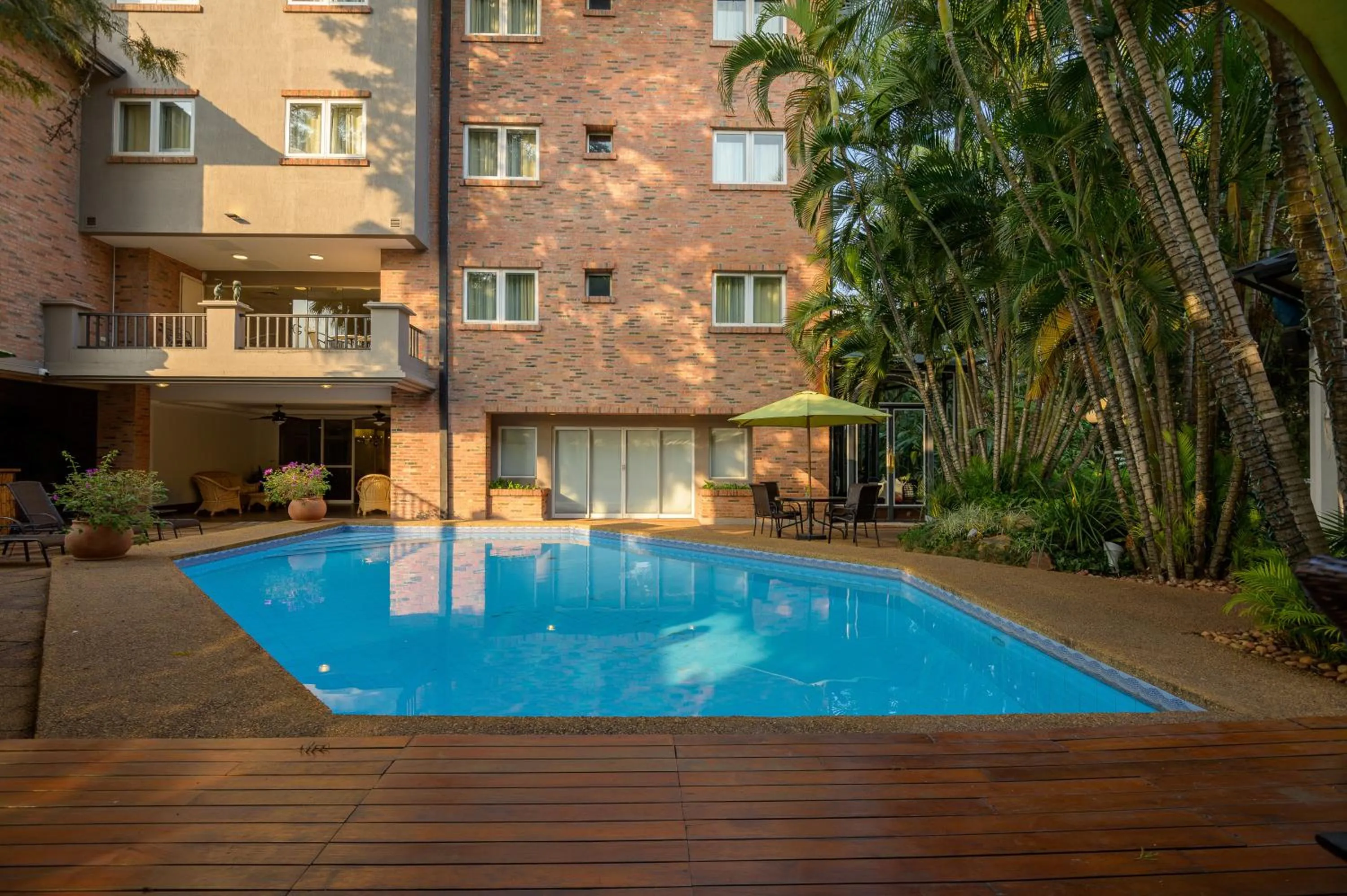Pool view in Hotel Villa Morra Suites