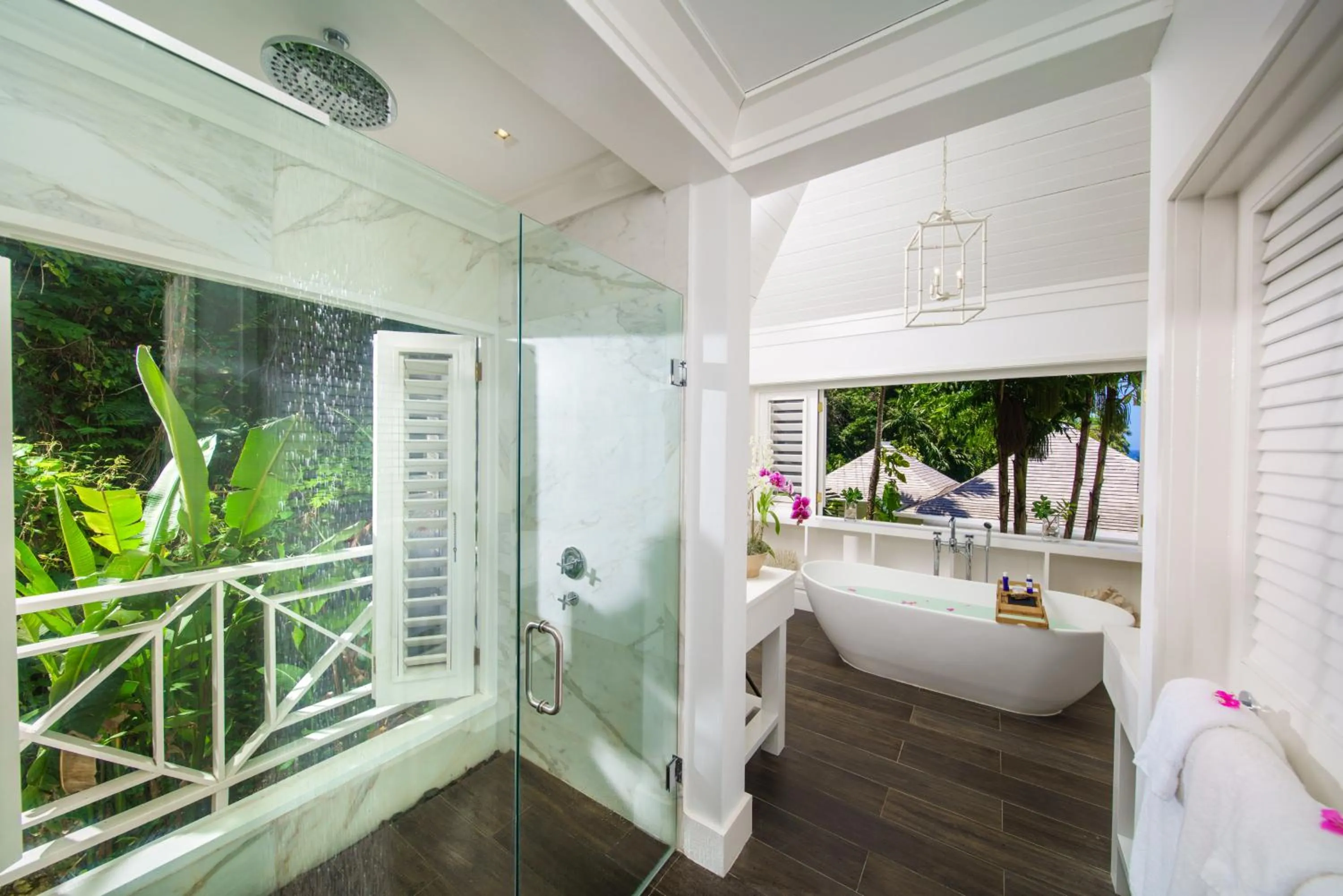 Bathroom in Round Hill Hotel & Villas
