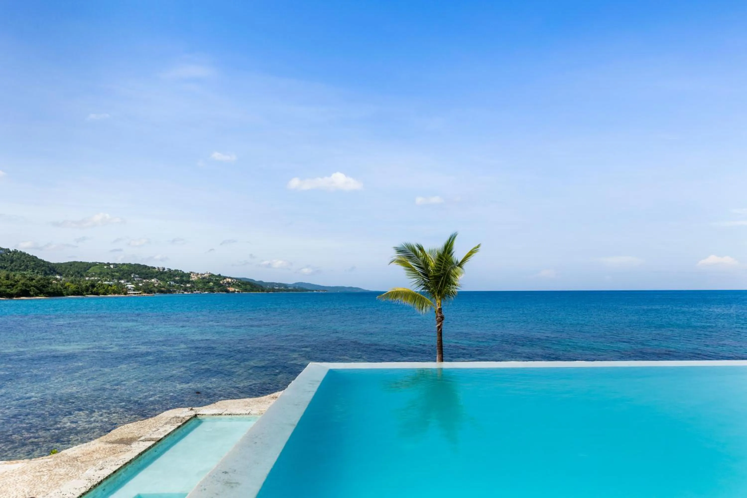 Swimming pool in Round Hill Hotel & Villas