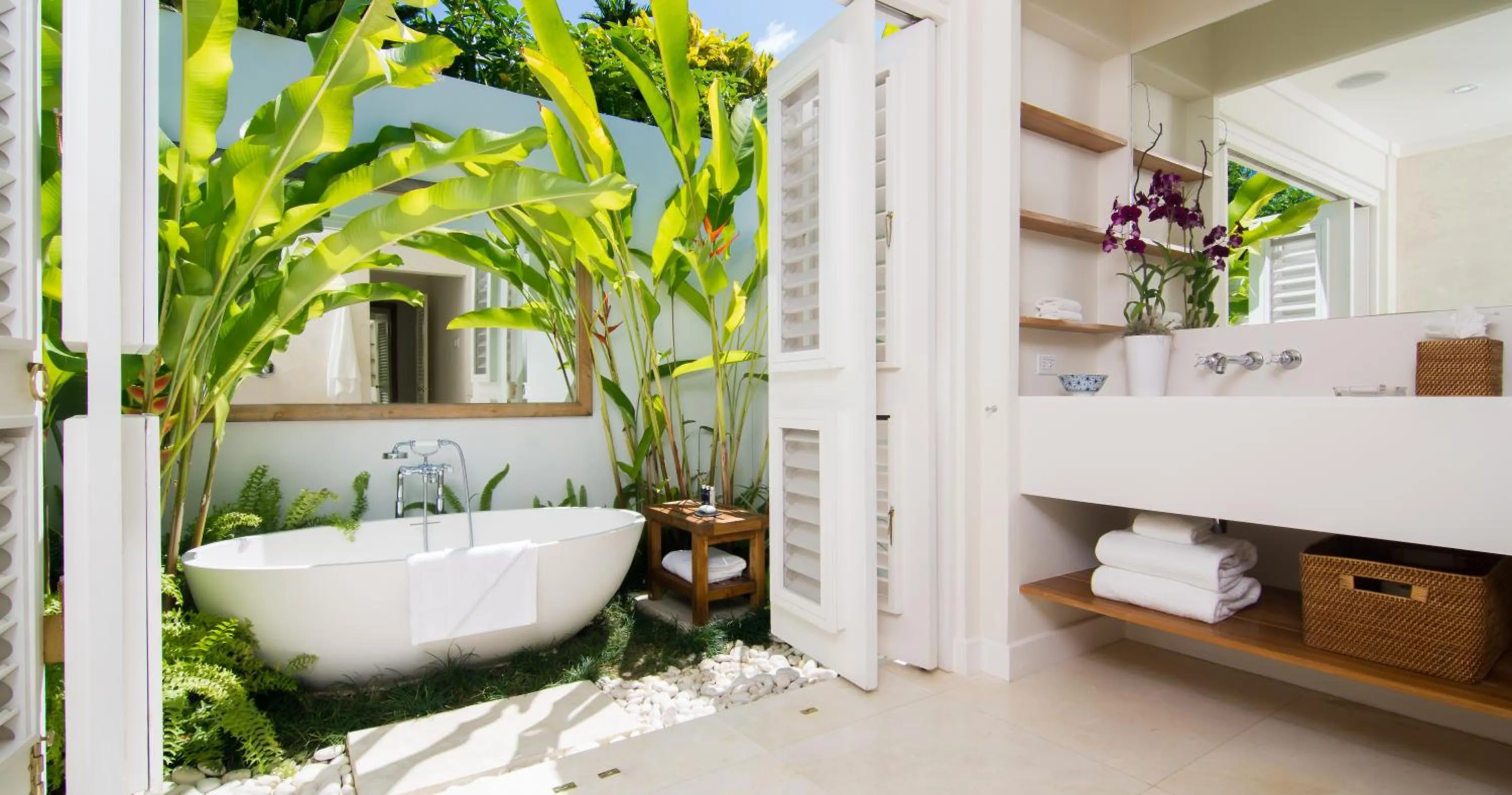 Bathroom in Round Hill Hotel & Villas