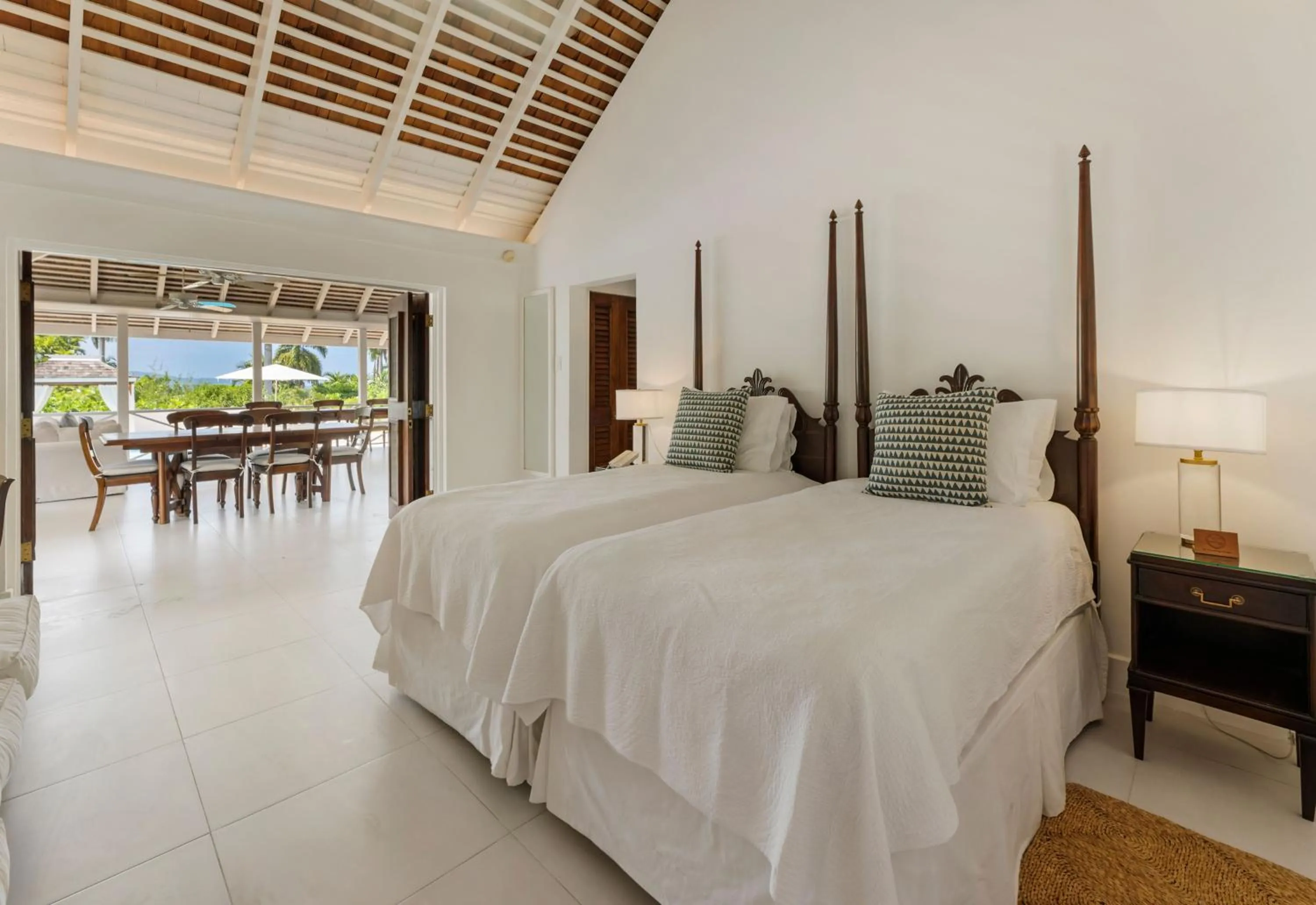 Bedroom, Bed in Round Hill Hotel & Villas