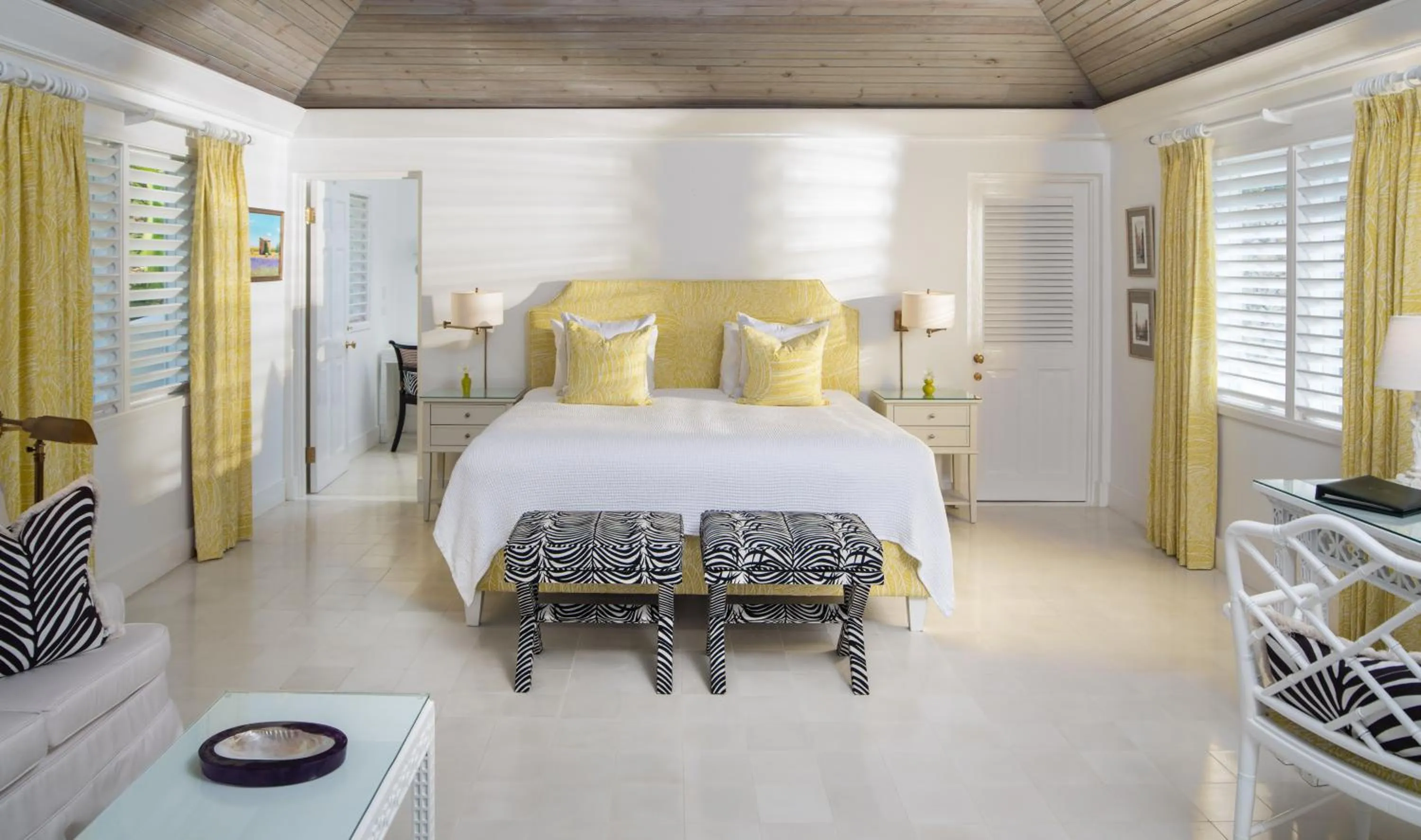 Bedroom, Bed in Round Hill Hotel & Villas