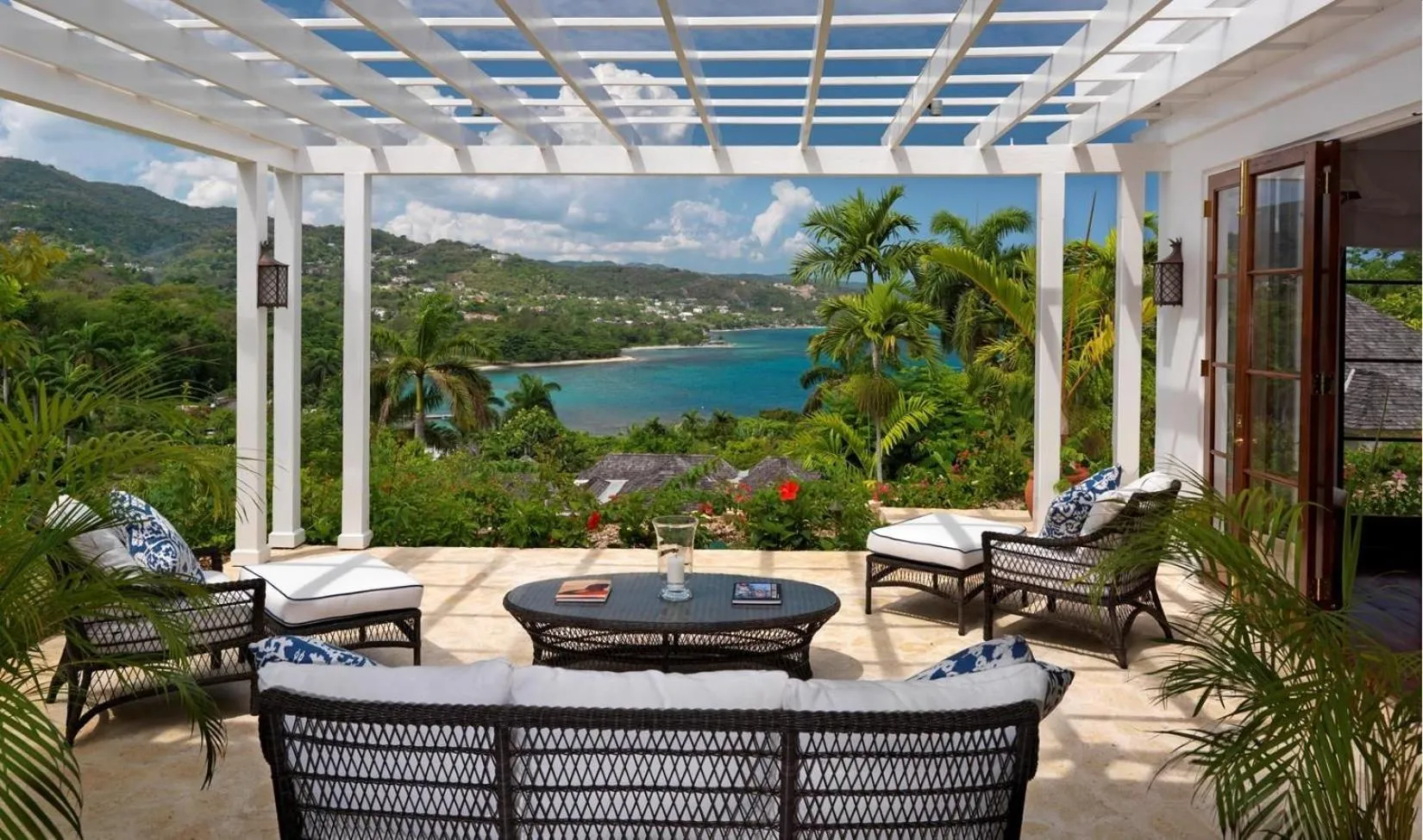 Balcony/Terrace in Round Hill Hotel & Villas