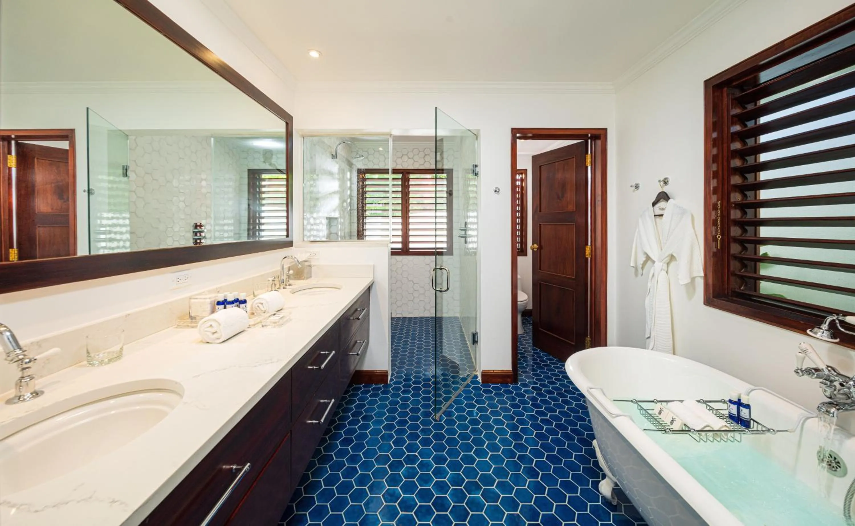 Bathroom in Round Hill Hotel & Villas