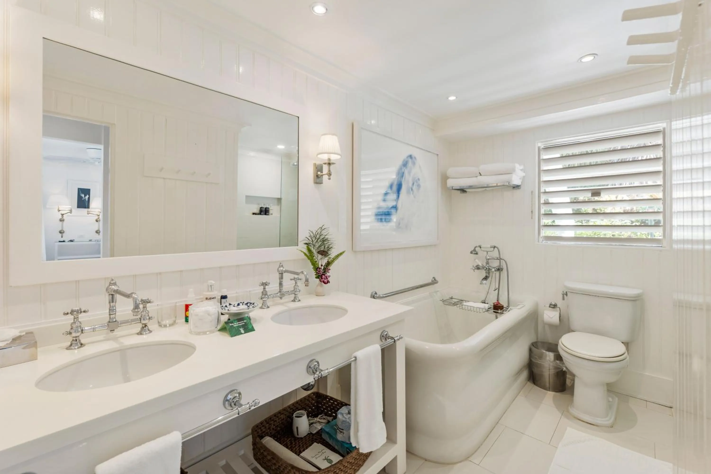 Bathroom in Round Hill Hotel & Villas