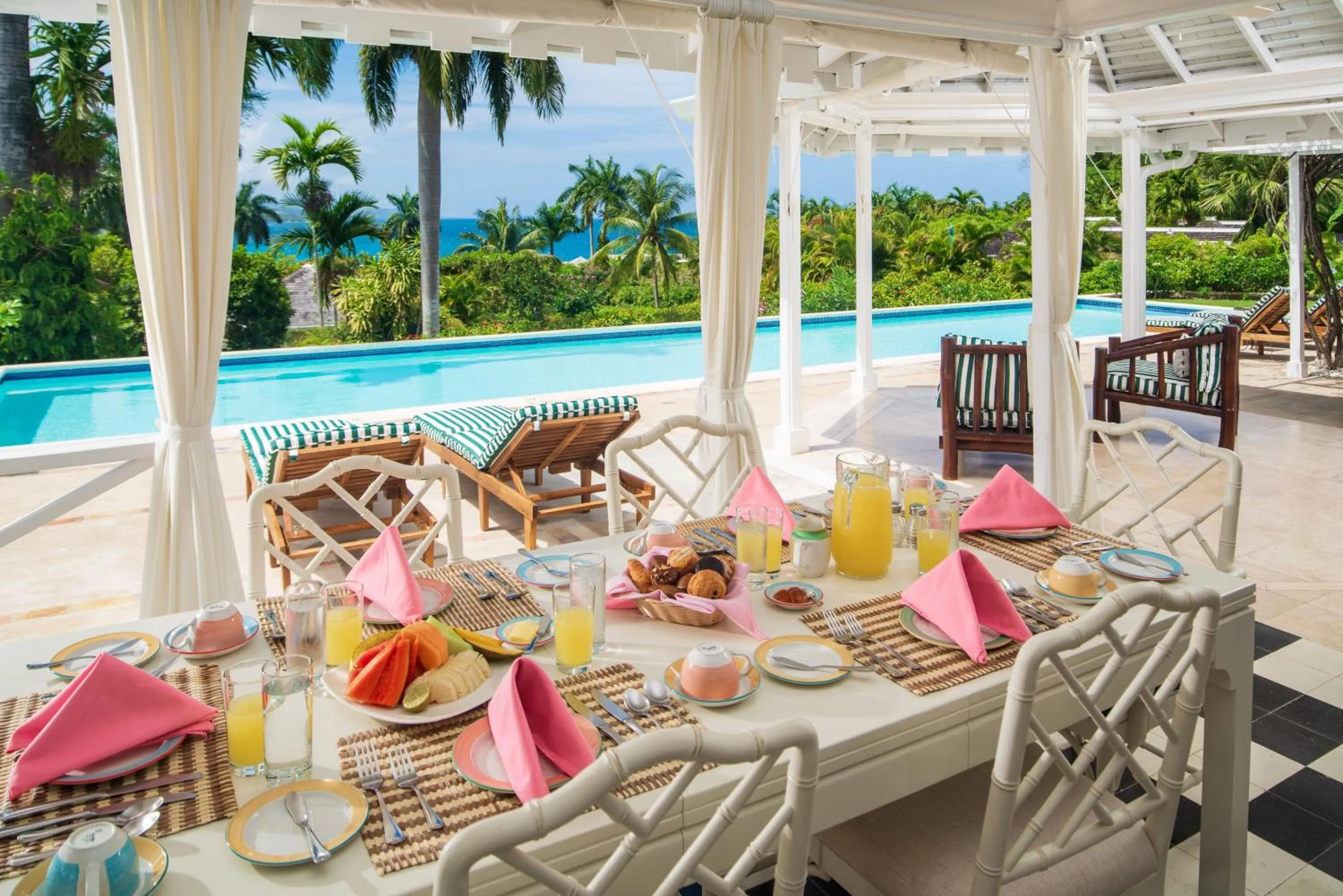 Dining area in Round Hill Hotel & Villas