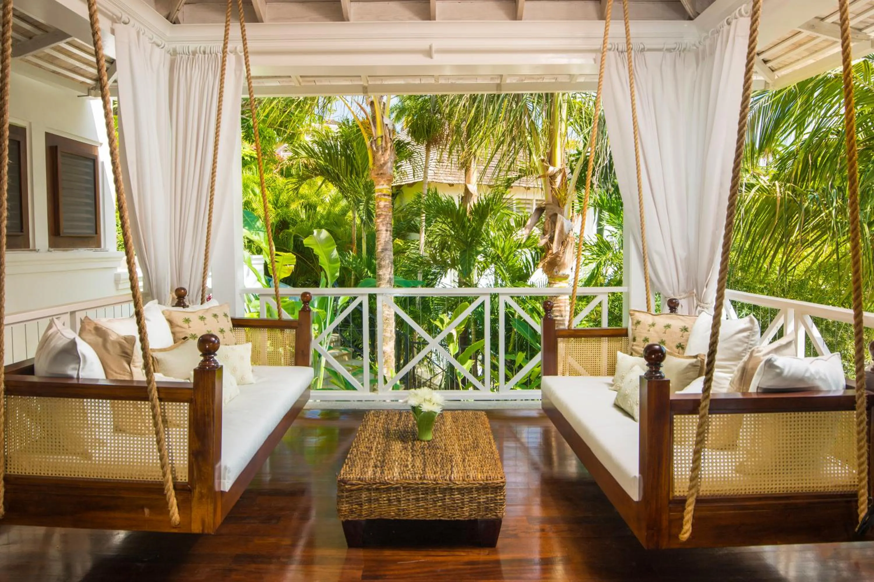 Living room in Round Hill Hotel & Villas