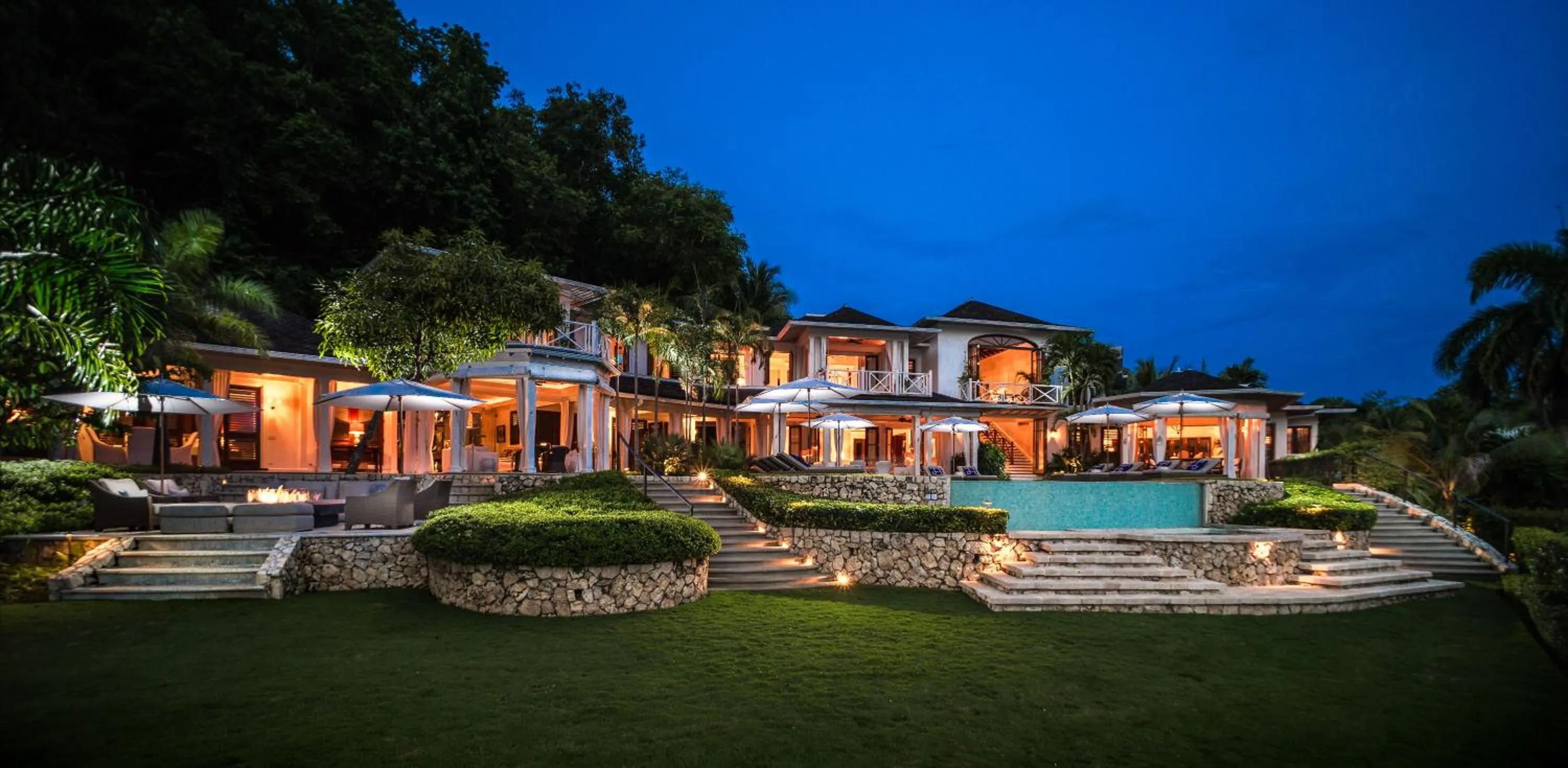 Night in Round Hill Hotel & Villas