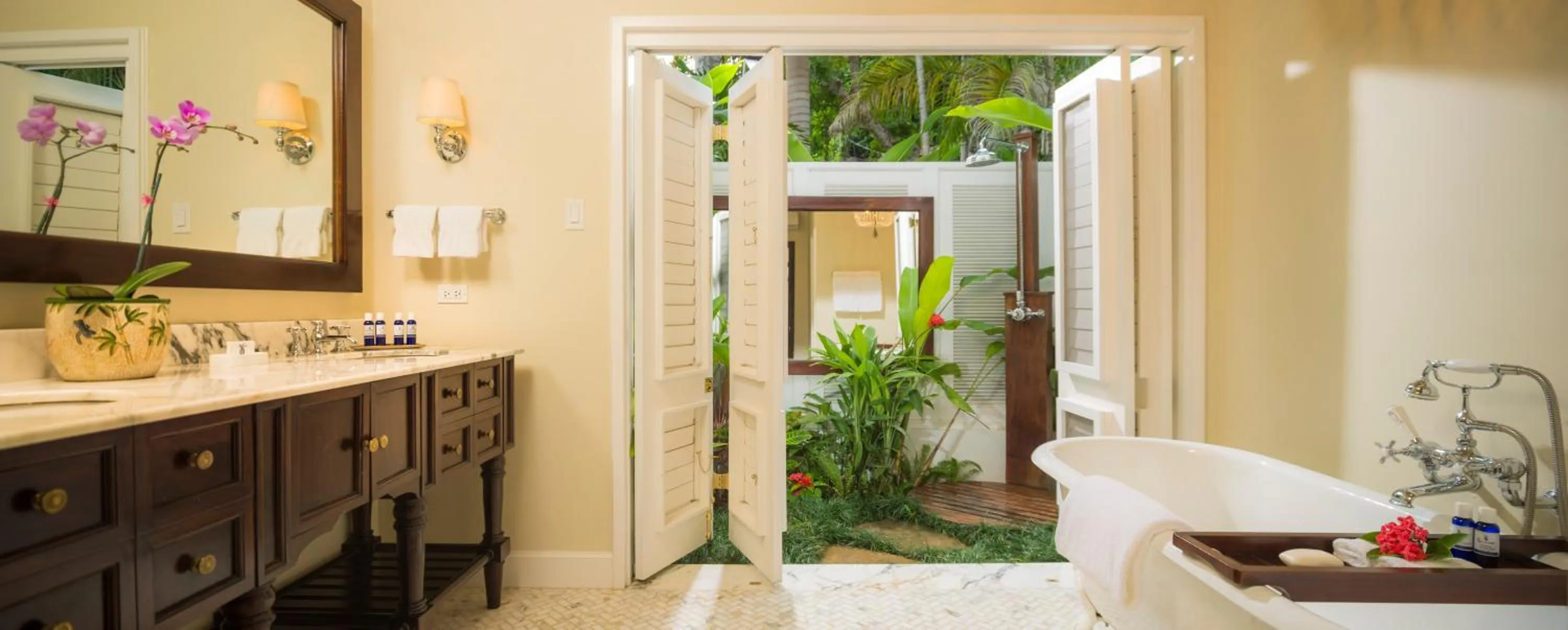 Bathroom in Round Hill Hotel & Villas