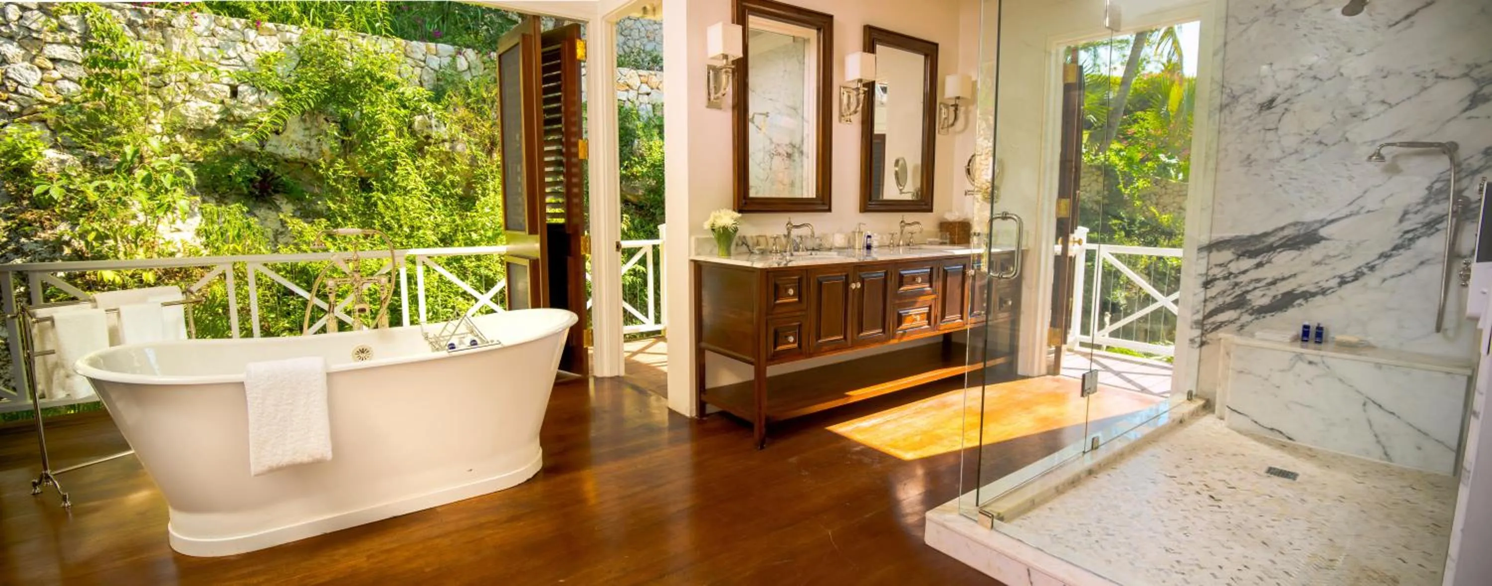 Bathroom in Round Hill Hotel & Villas