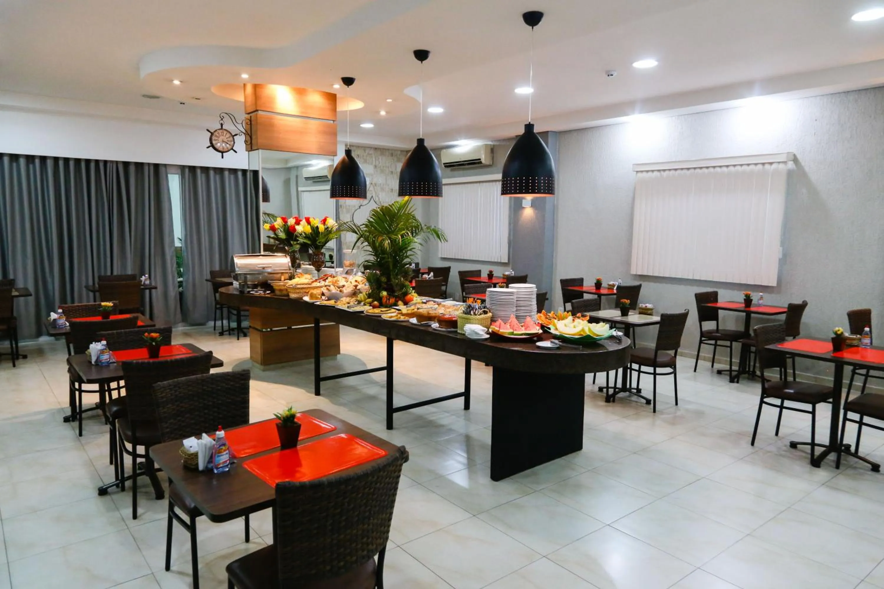 Restaurant/places to eat in Larison Economy