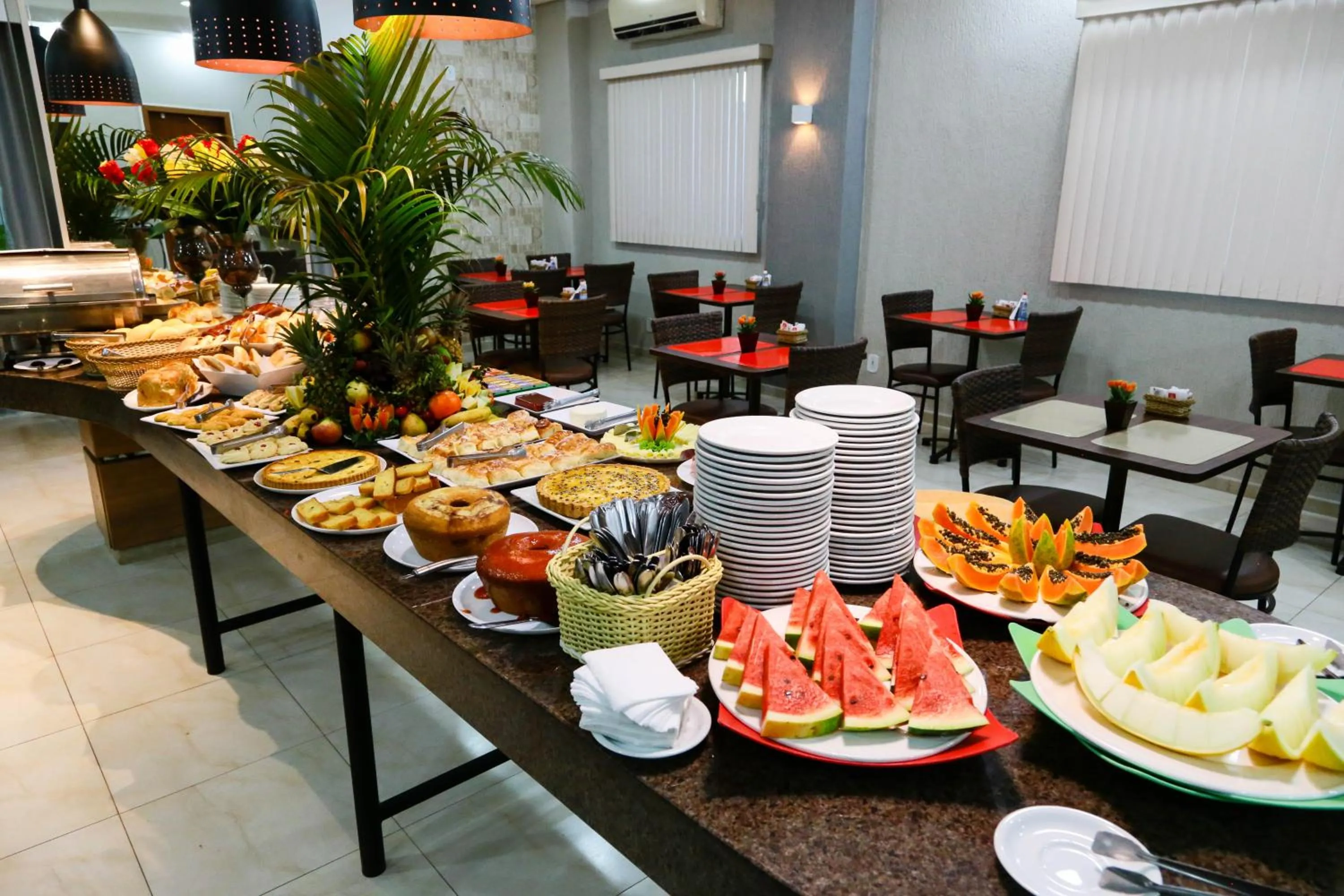 Restaurant/places to eat in Larison Economy