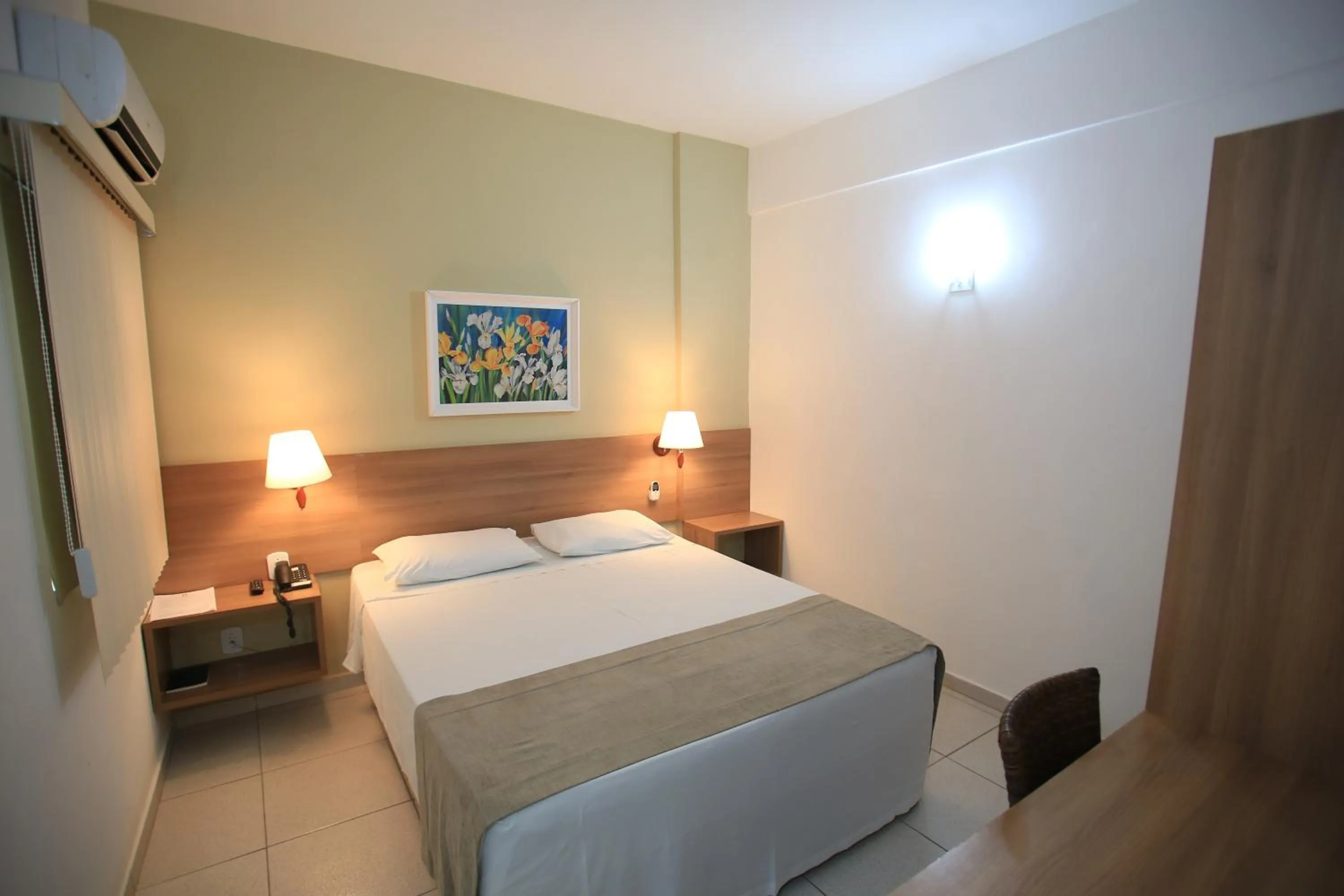 Bed in Larison Economy