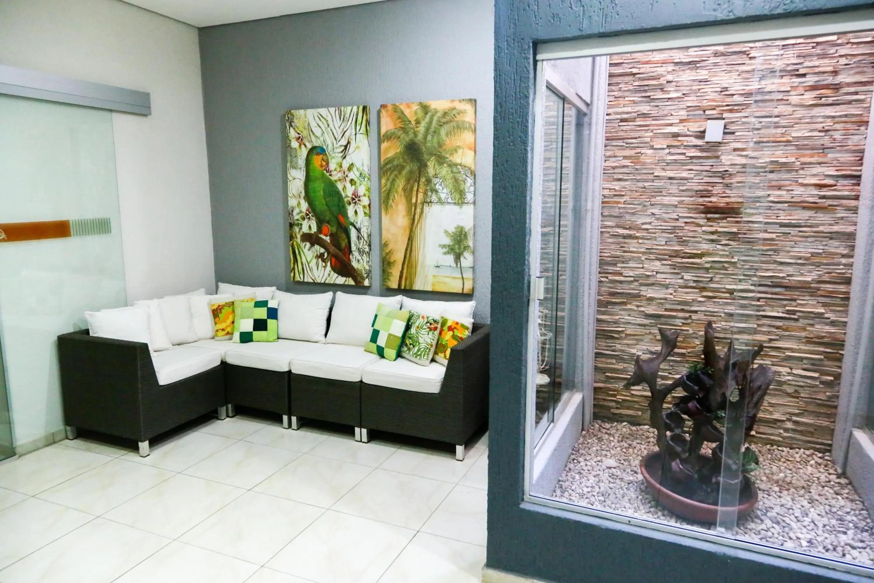 Lounge or bar in Larison Economy