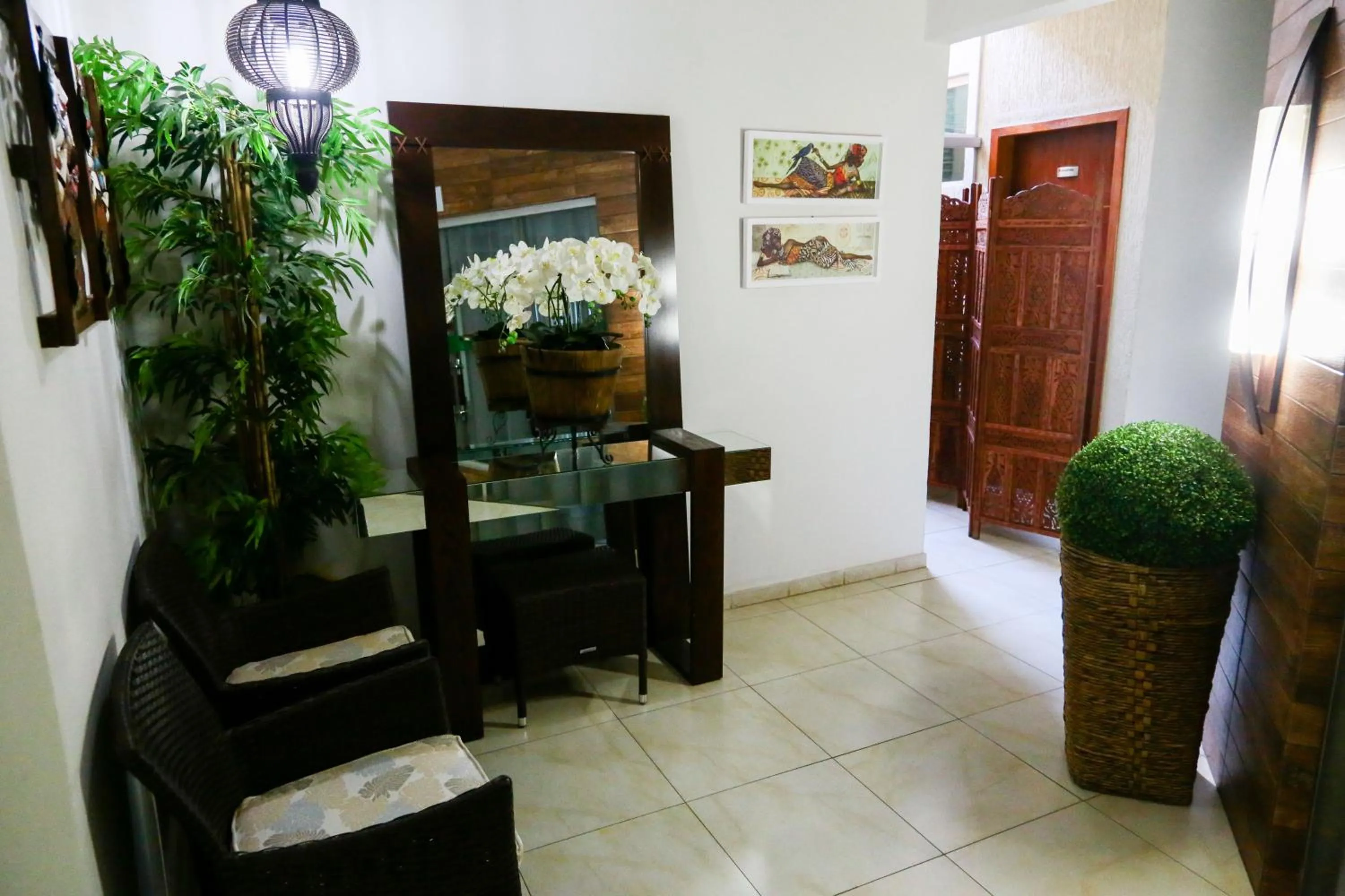 Lounge or bar in Larison Economy