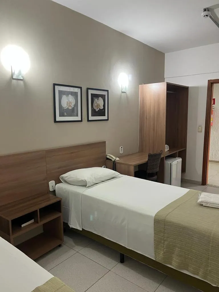 Bed in Larison Economy