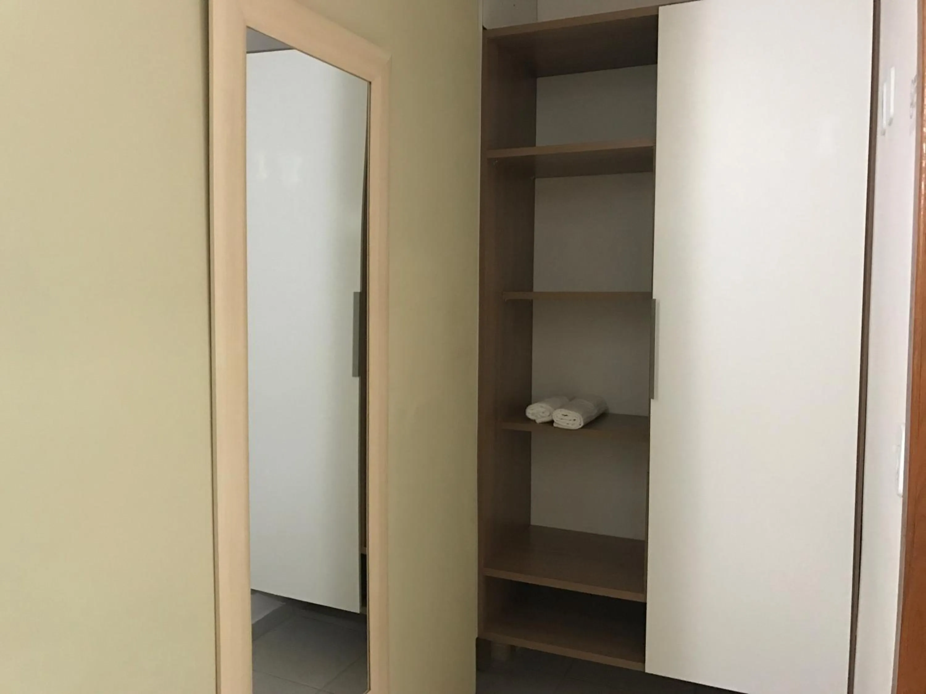 Bedroom in Larison Economy