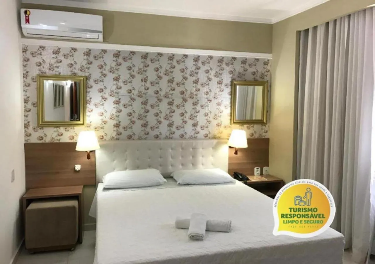 Bedroom, Bed in Larison Economy