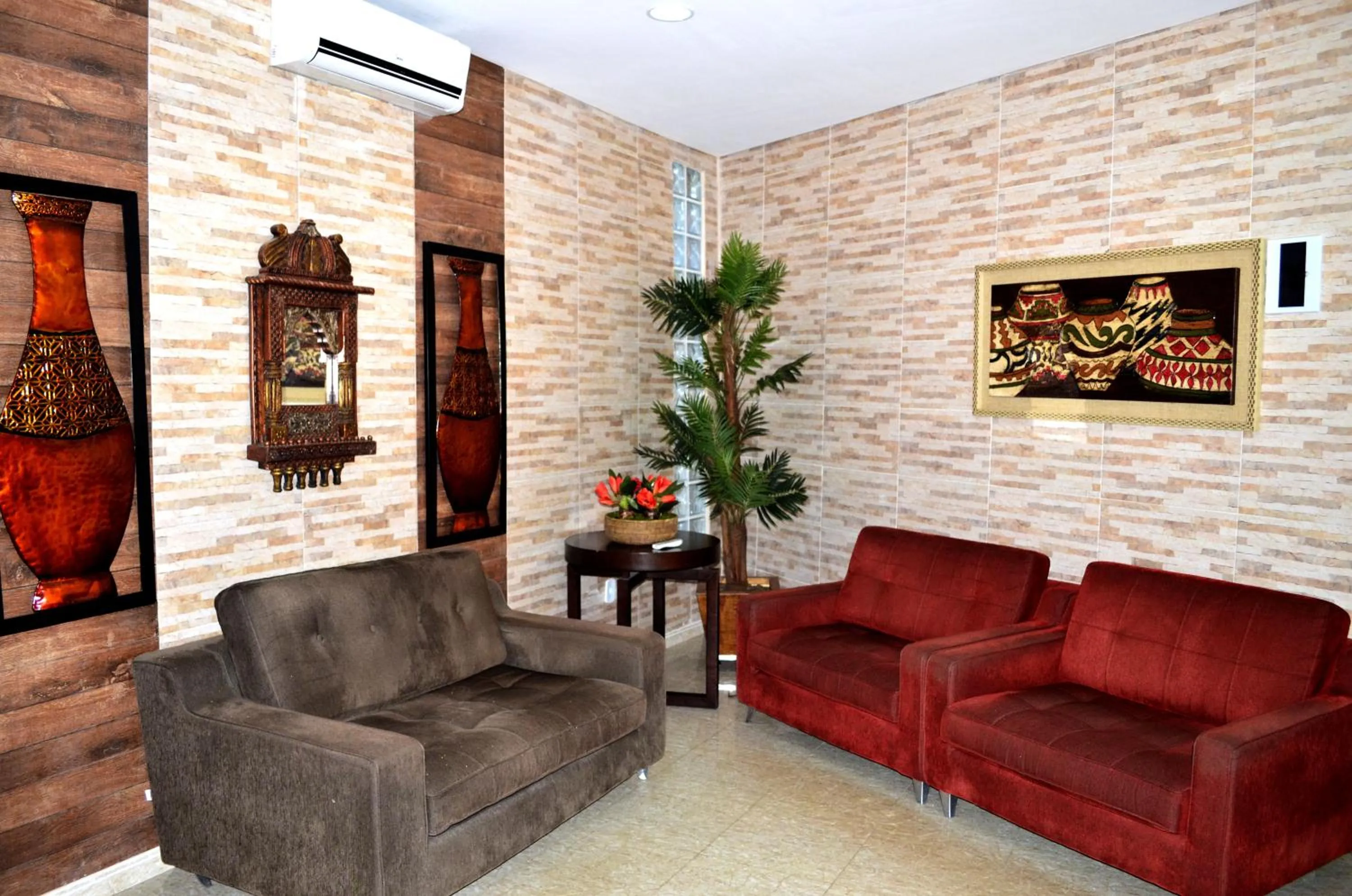 Lobby or reception in Larison Economy