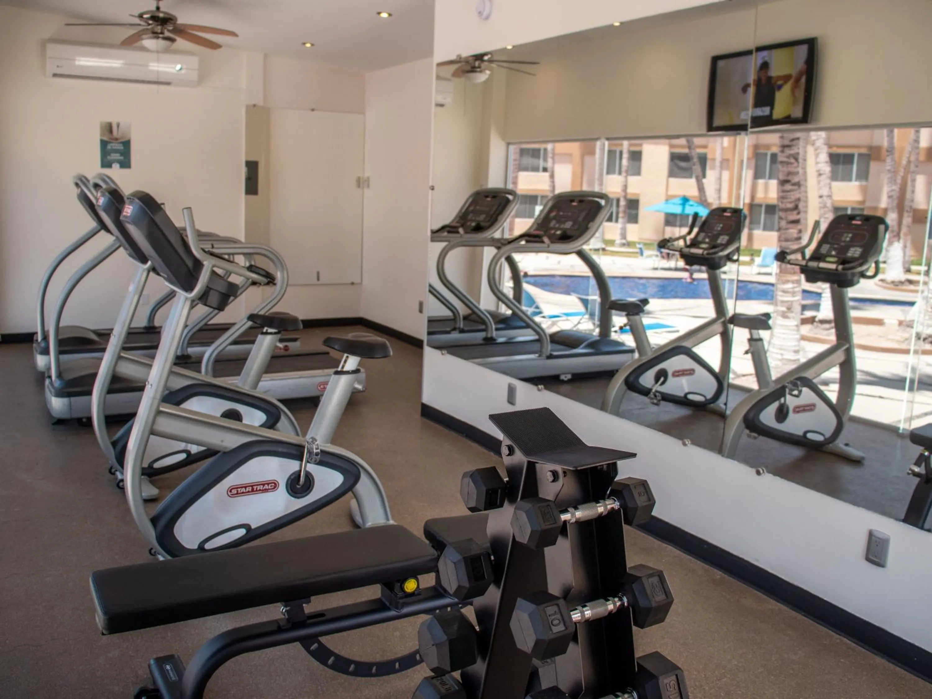 Fitness centre/facilities in Araiza Palmira Hotel y Centro de Convenciones