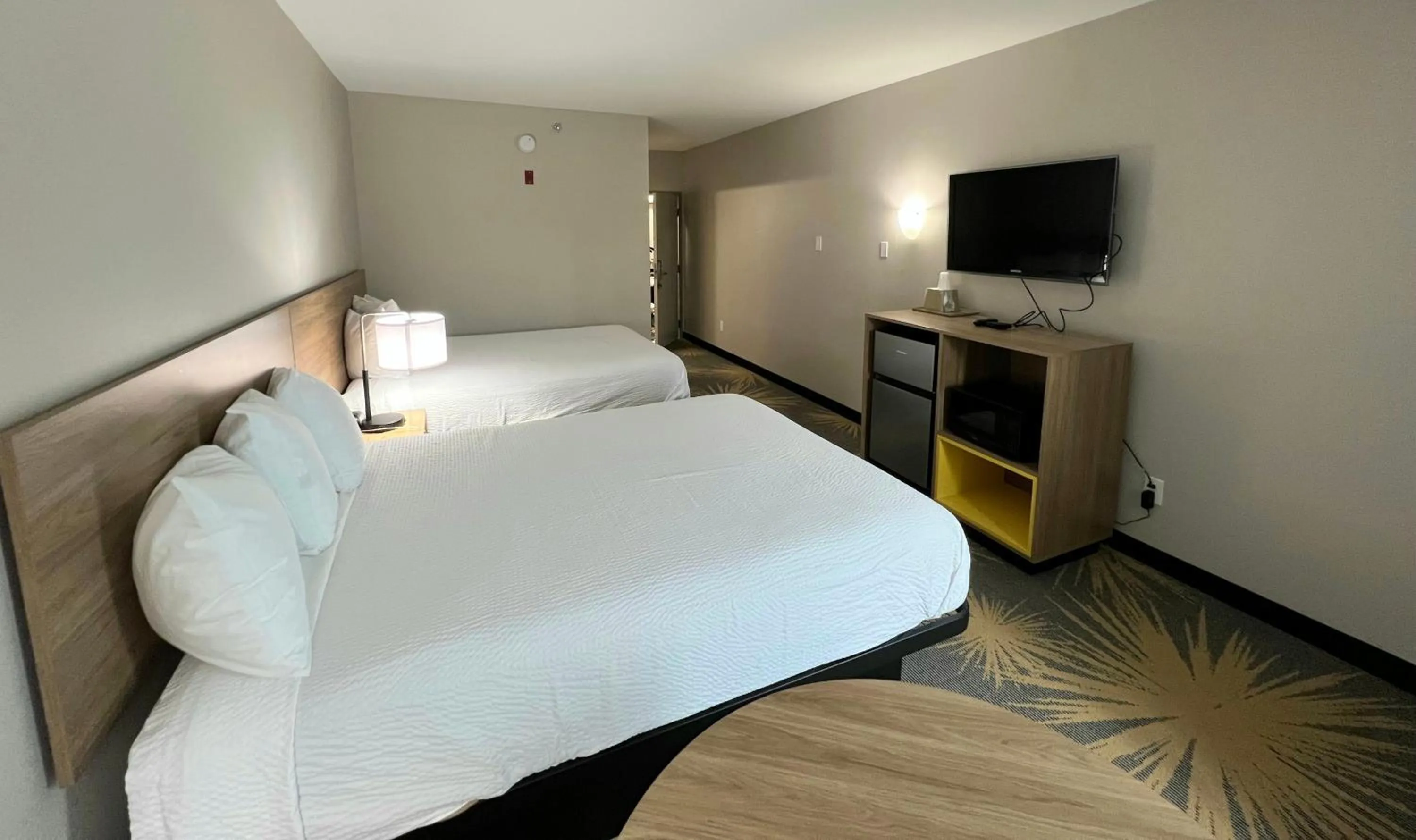 Bedroom, Bed in Days Inn by Wyndham LaPlace- New Orleans