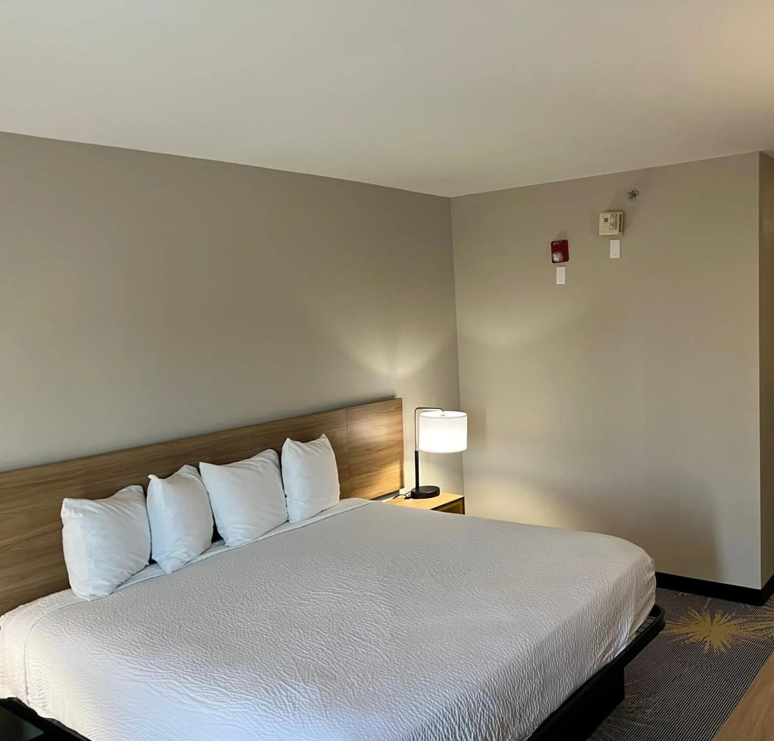 Bedroom, Bed in Days Inn by Wyndham LaPlace- New Orleans