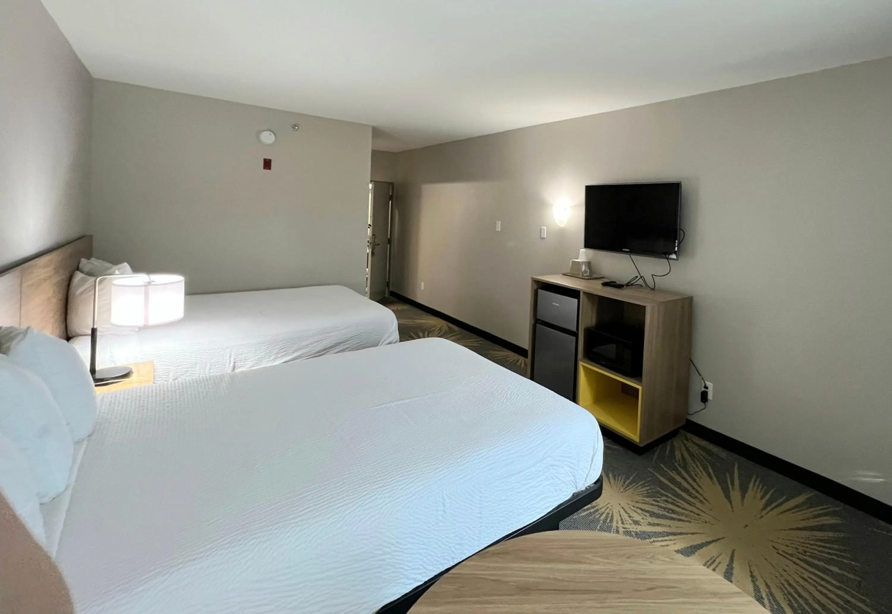 Bedroom, Bed in Days Inn by Wyndham LaPlace- New Orleans