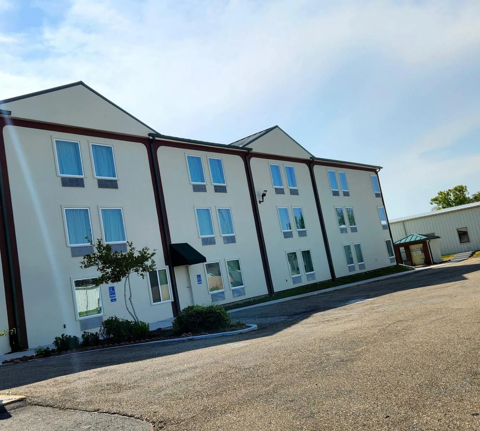 Property building in Days Inn by Wyndham LaPlace- New Orleans