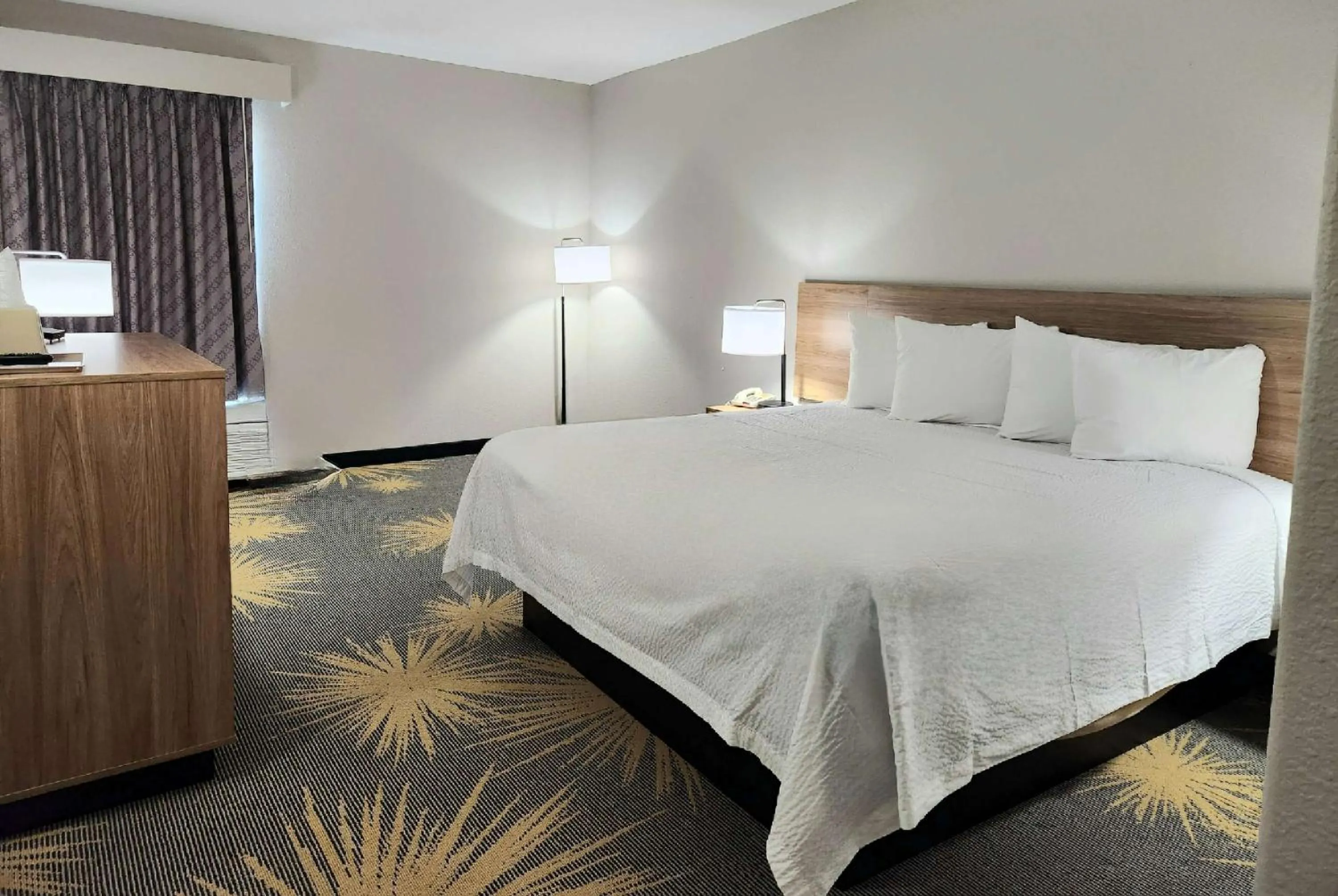 Photo of the whole room, Bed in Days Inn by Wyndham LaPlace- New Orleans