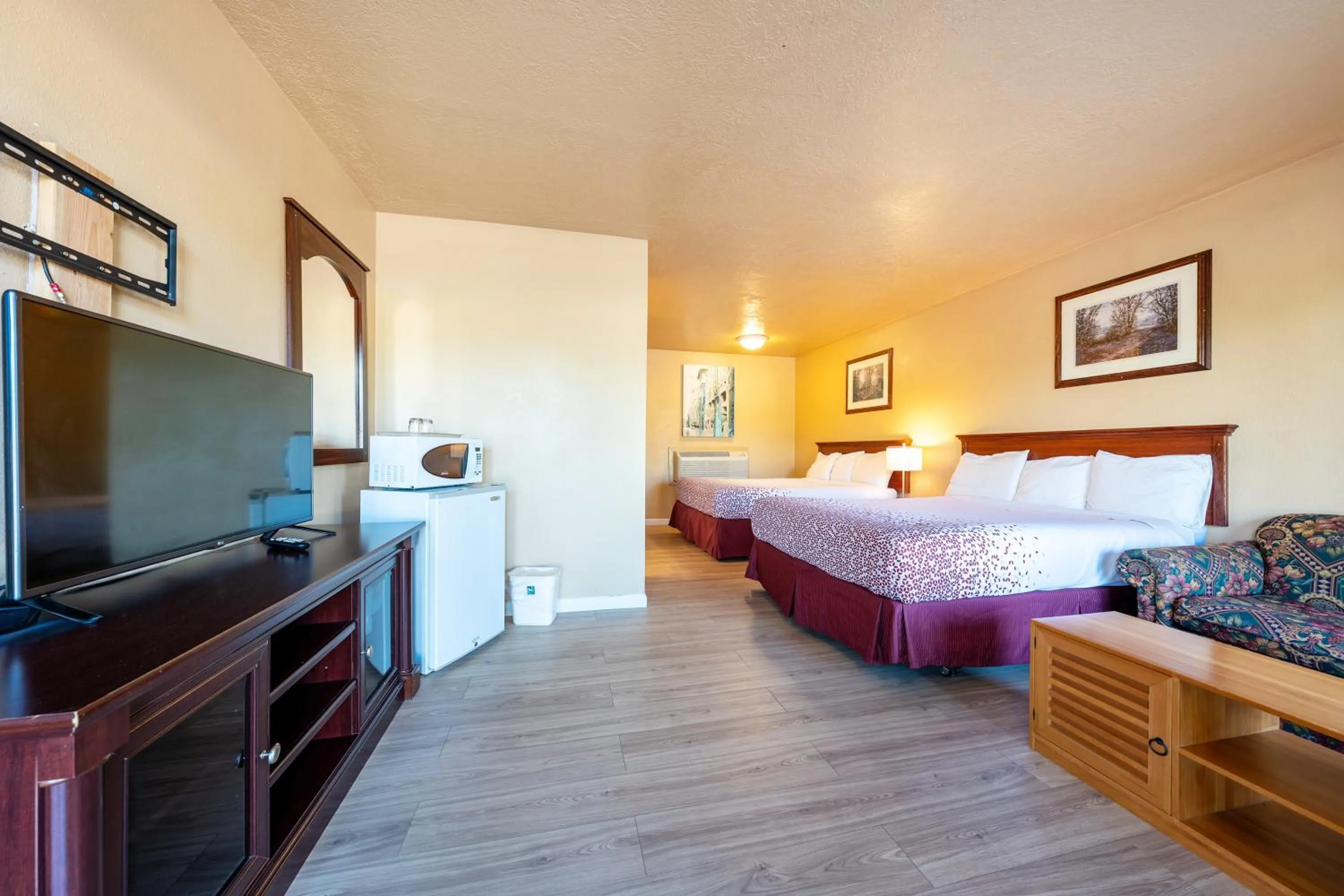 Bedroom, Bed in Juniper Motel Madras by Townhouse