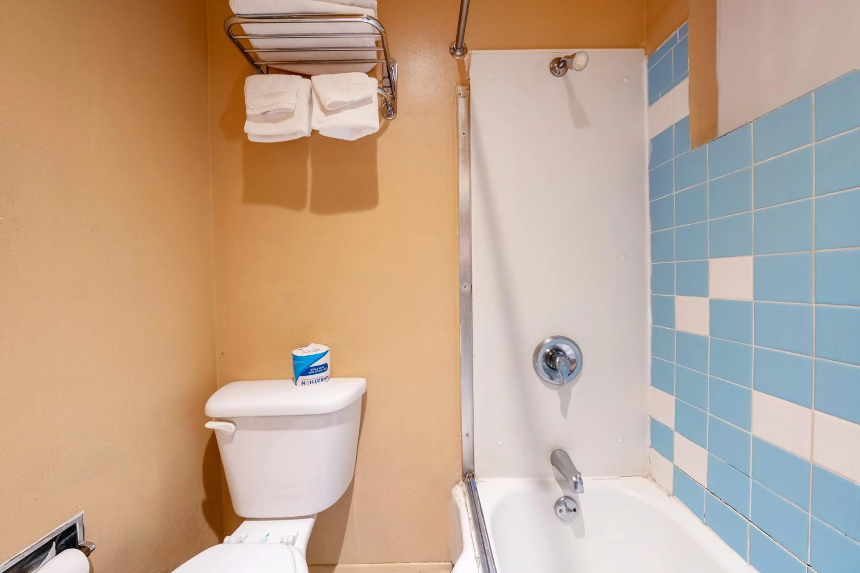 Bathroom in Juniper Motel Madras by Townhouse