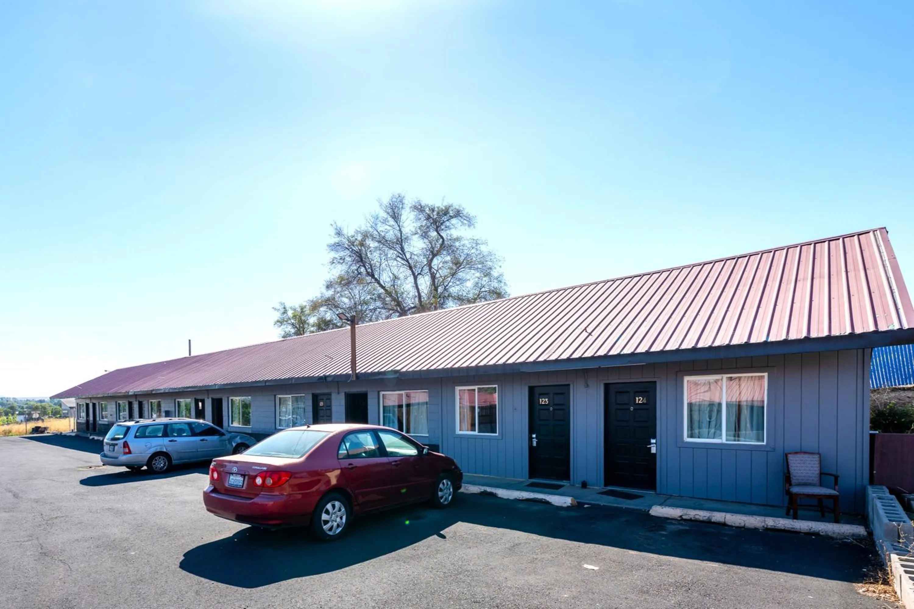 Parking in Juniper Motel Madras by Townhouse