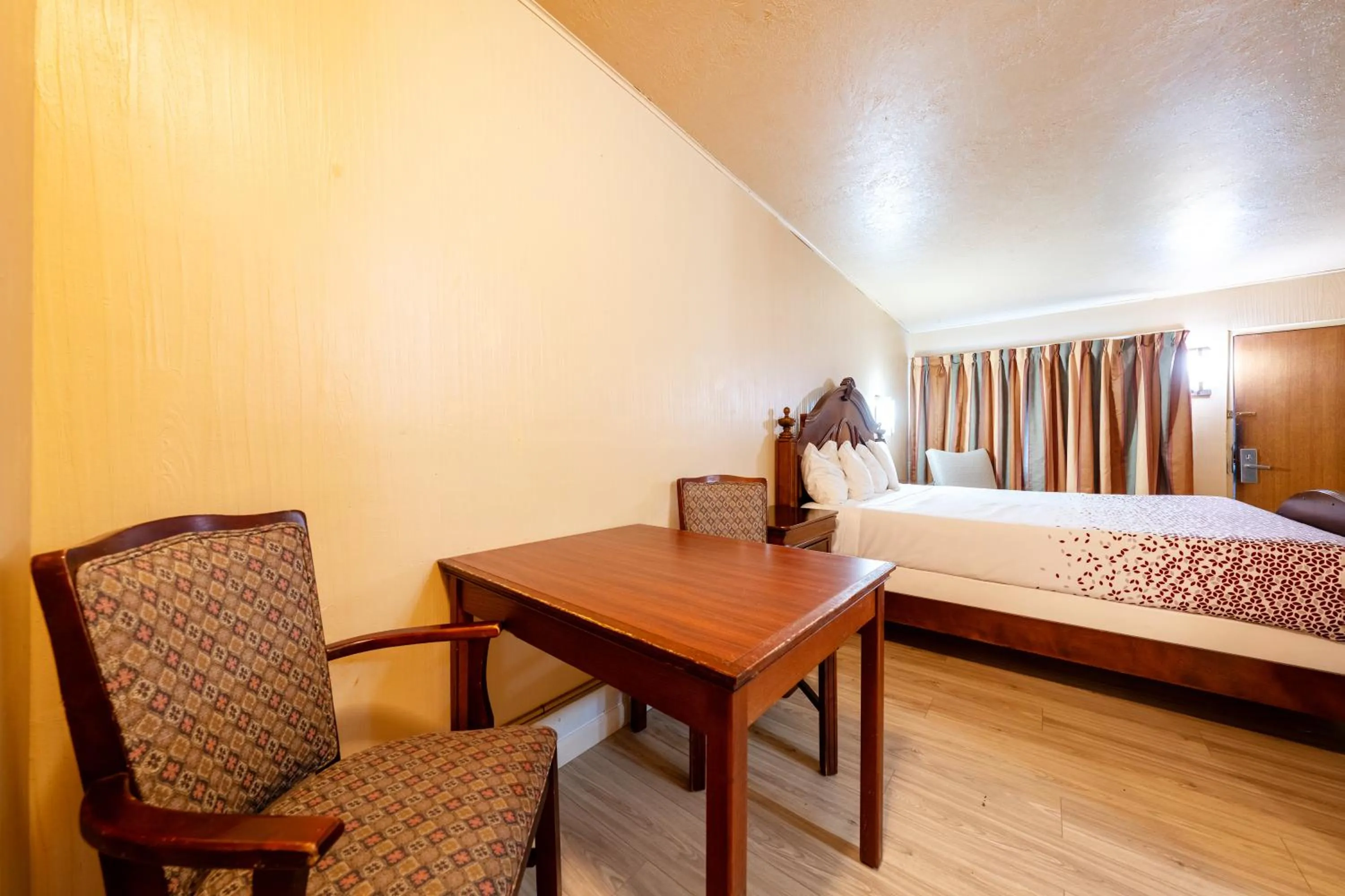 Bedroom, Bed in Juniper Motel Madras by Townhouse