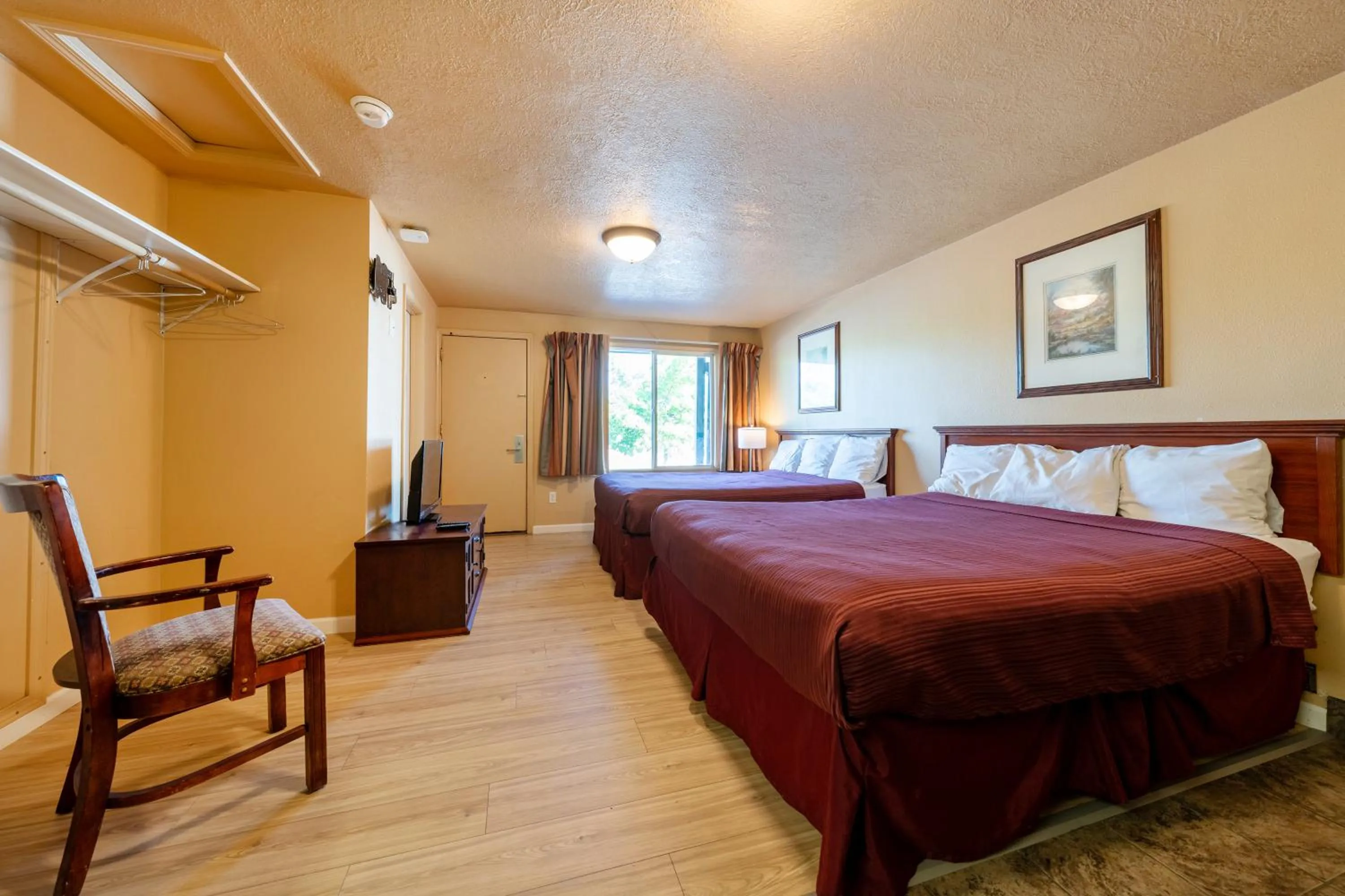 Bedroom, Bed in Juniper Motel Madras by Townhouse