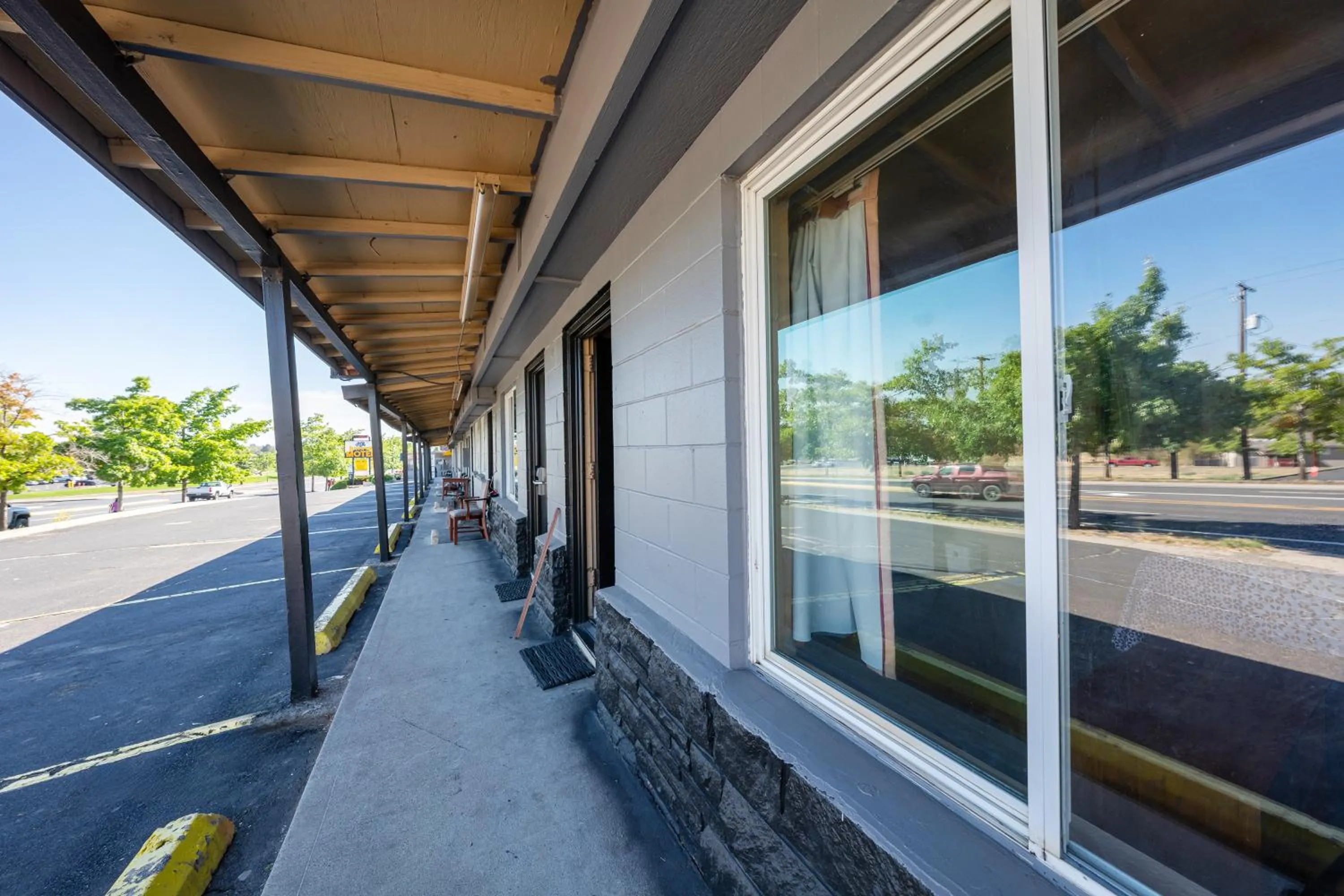 Facade/entrance in Juniper Motel Madras by Townhouse