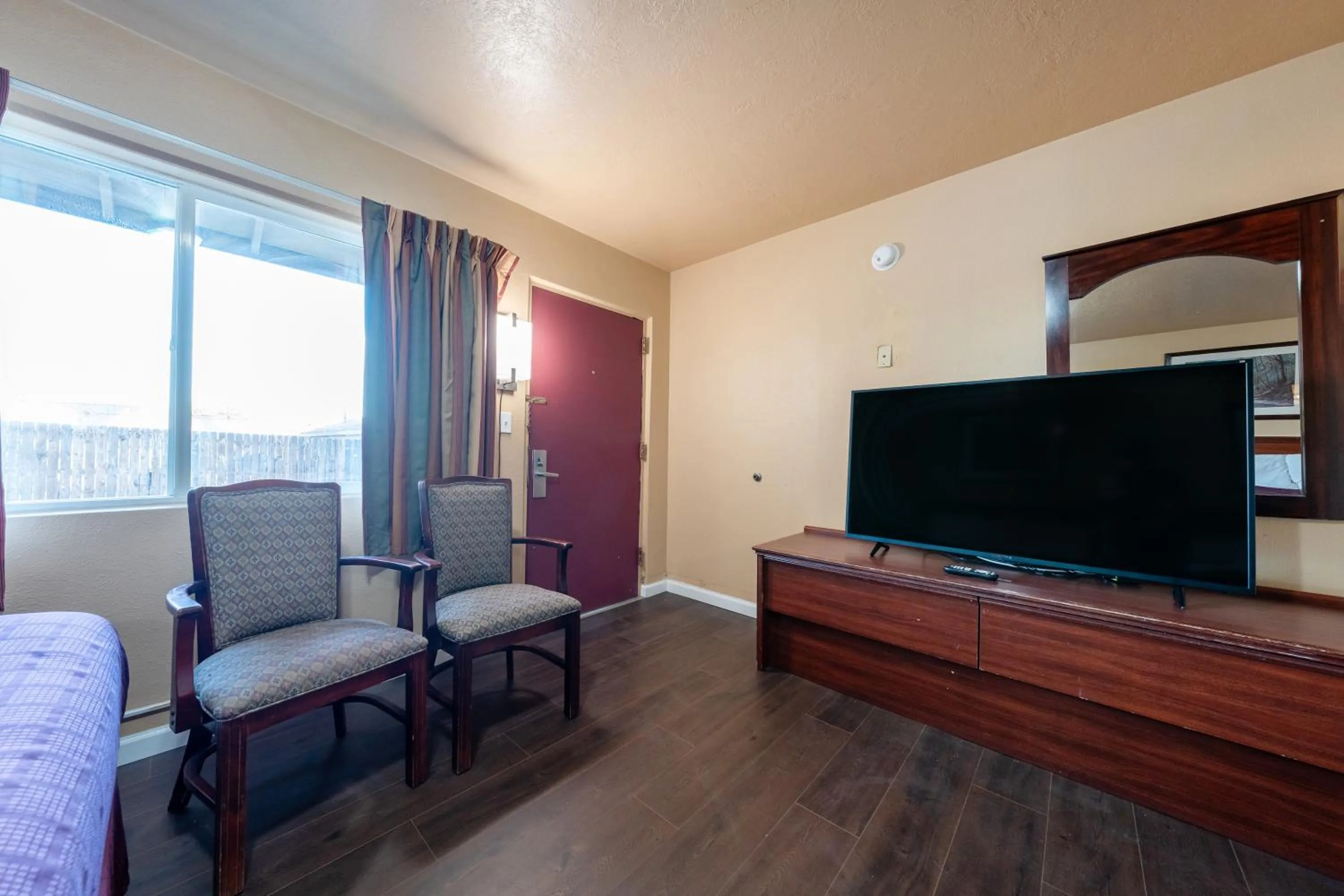 Seating area in Juniper Motel Madras by Townhouse