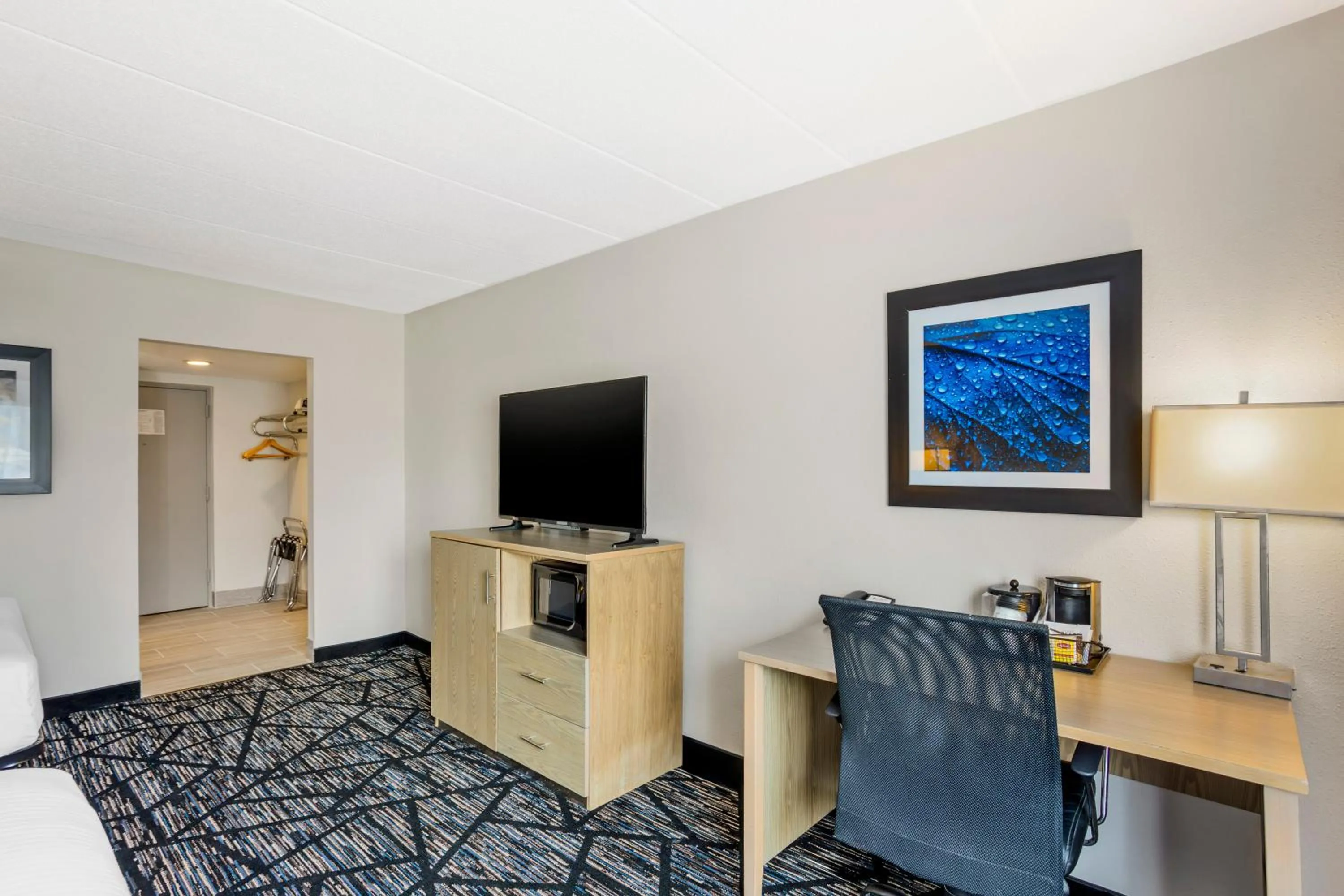 TV and multimedia in Best Western Westgate Inn